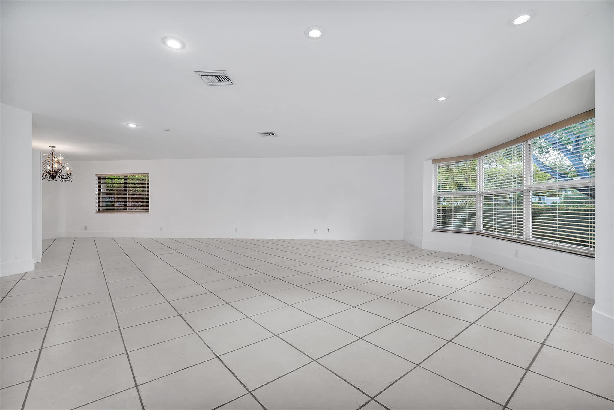 2427 Sea Is Dr Fort Lauderdale, FL 33301