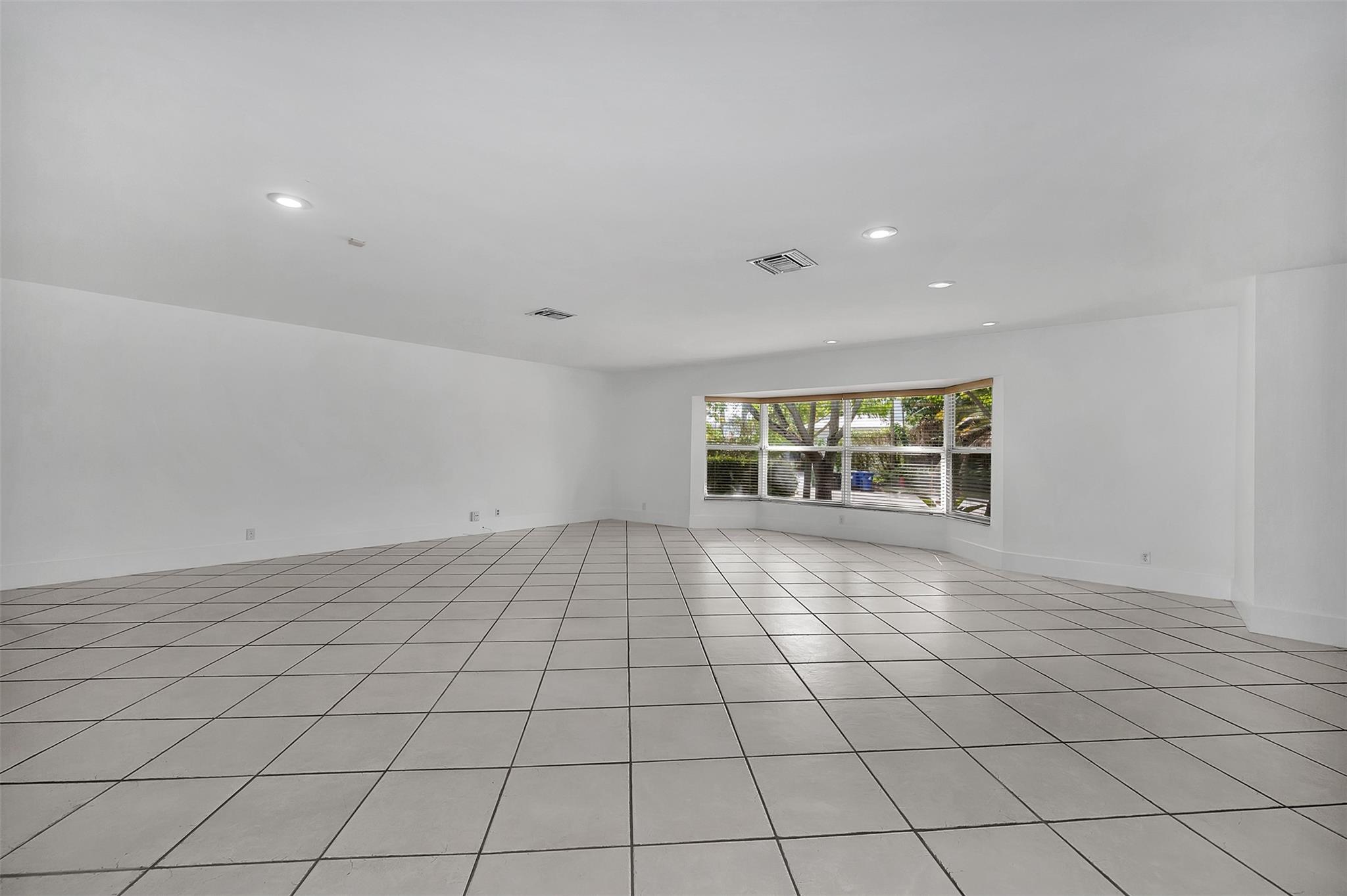 2427 Sea Is Dr Fort Lauderdale, FL 33301