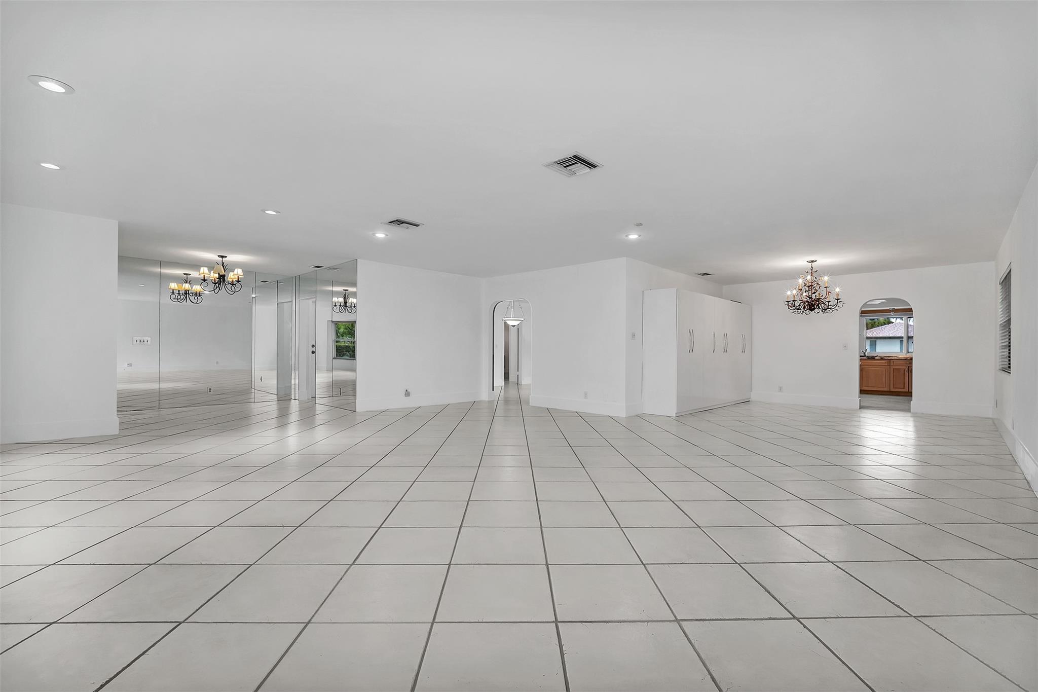 2427 Sea Is Dr Fort Lauderdale, FL 33301