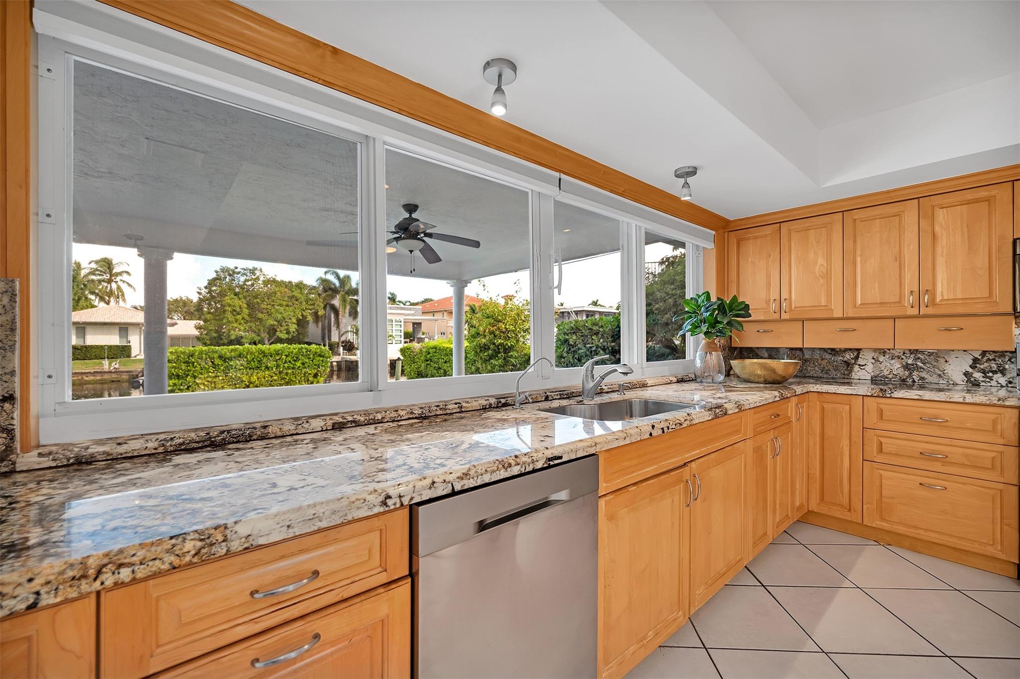 2427 Sea Is Dr Fort Lauderdale, FL 33301