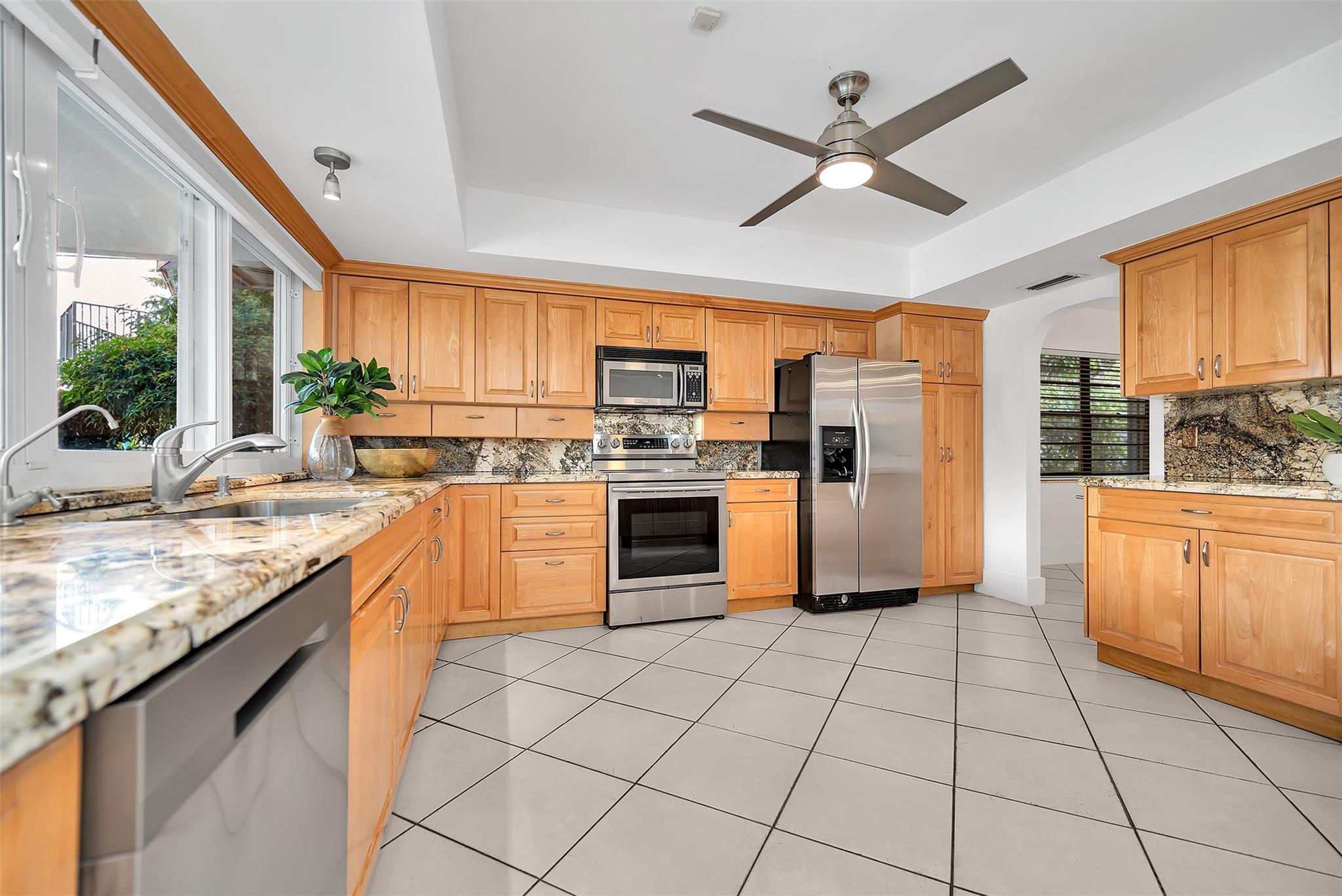 2427 Sea Is Dr Fort Lauderdale, FL 33301