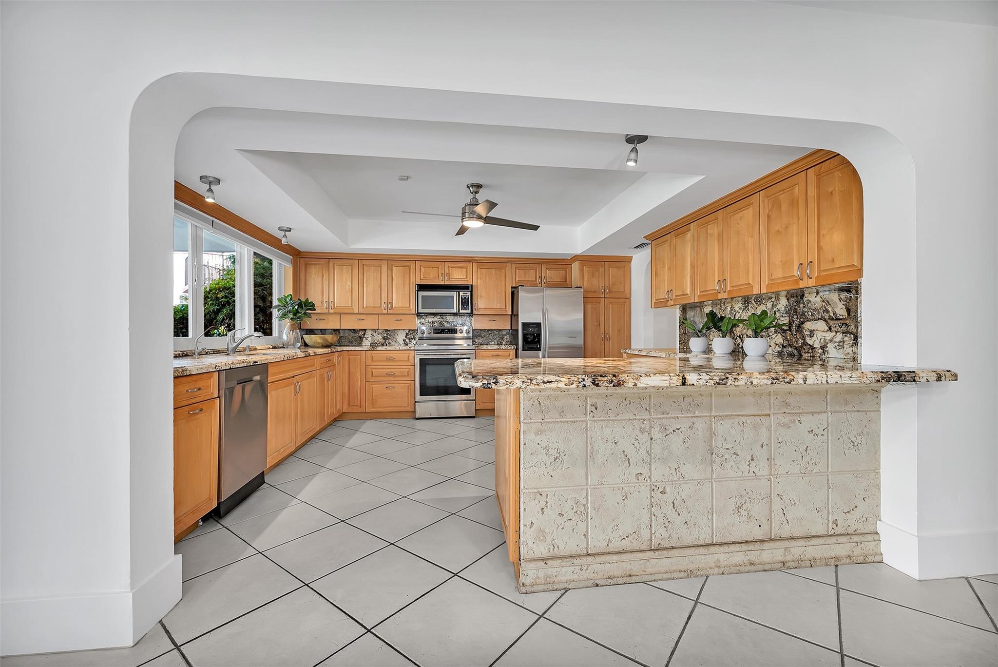 2427 Sea Is Dr Fort Lauderdale, FL 33301