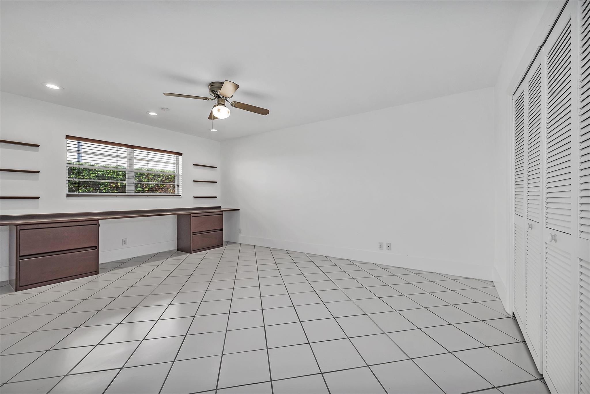 2427 Sea Is Dr Fort Lauderdale, FL 33301