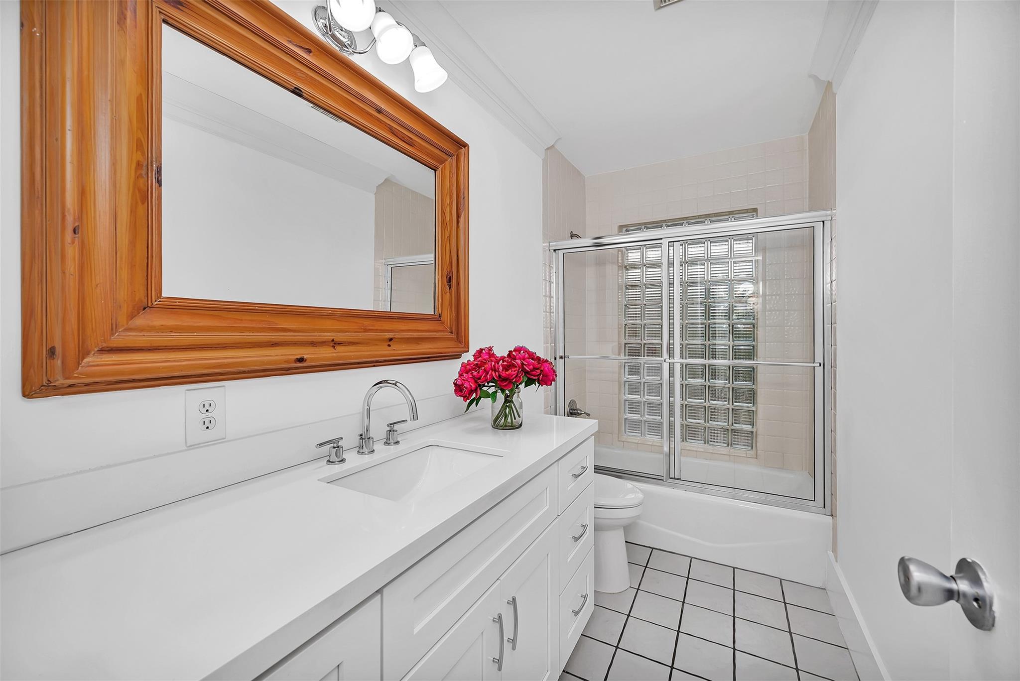 2427 Sea Is Dr Fort Lauderdale, FL 33301