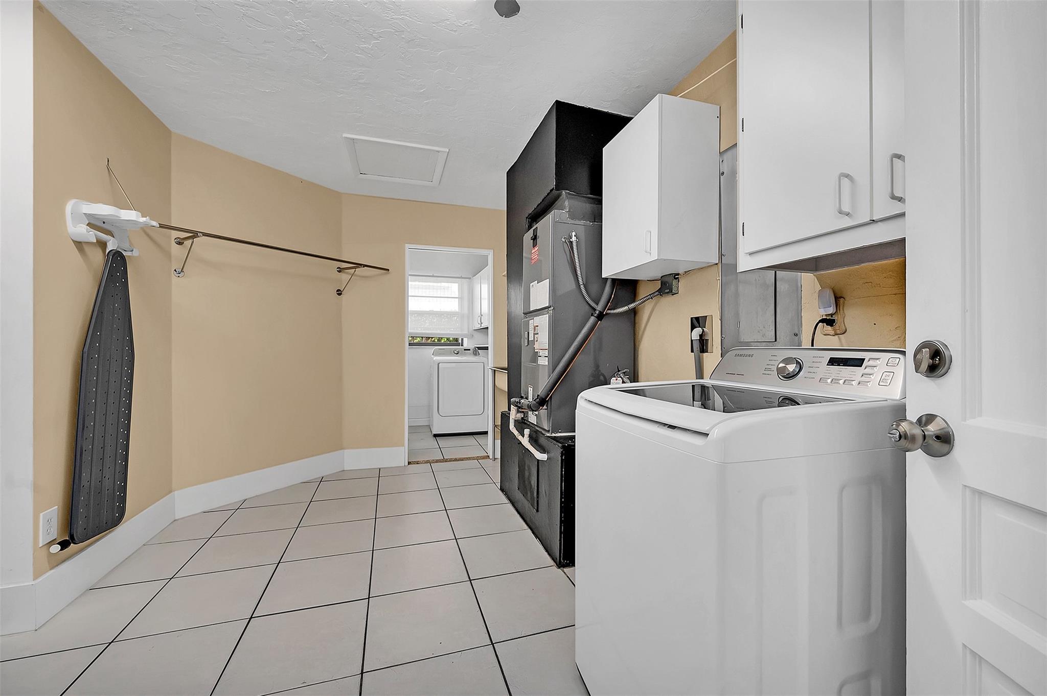 2427 Sea Is Dr Fort Lauderdale, FL 33301