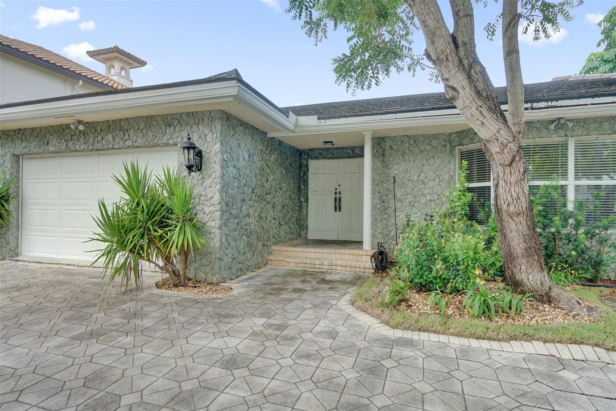 2427 Sea Is Dr Fort Lauderdale, FL 33301