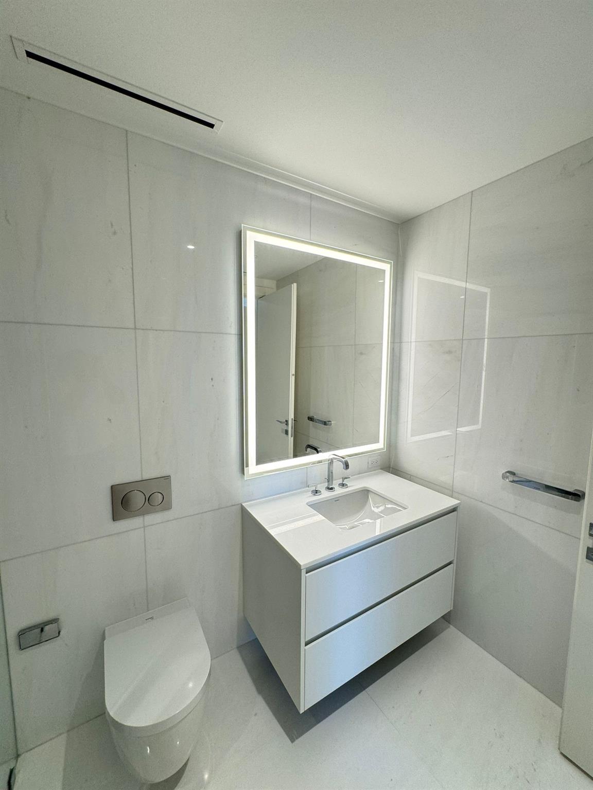 300 Biscayne Blvd Way #2508 Miami, FL 33131