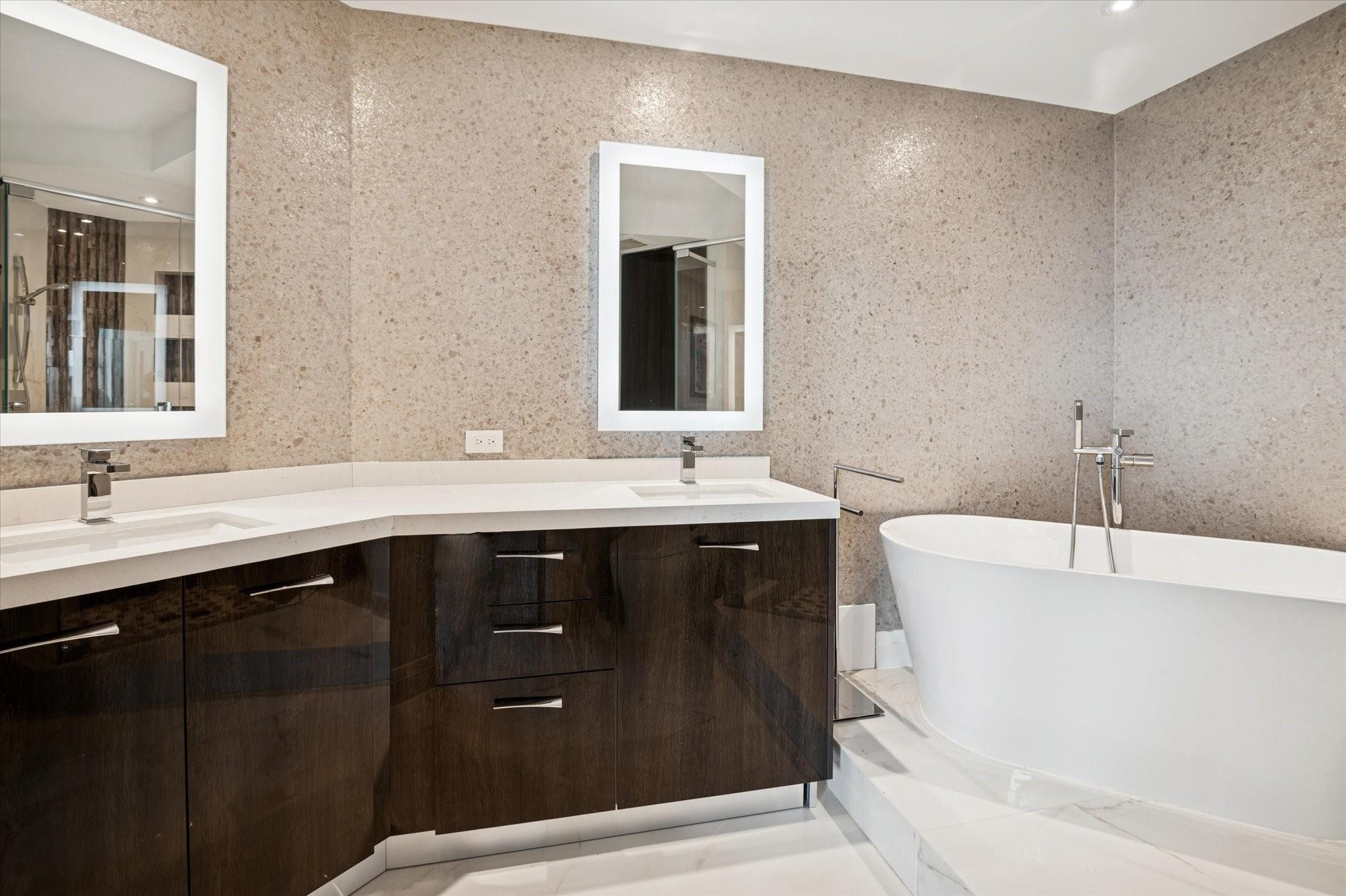 111 SE 8th #1005 Fort Lauderdale, FL 33301