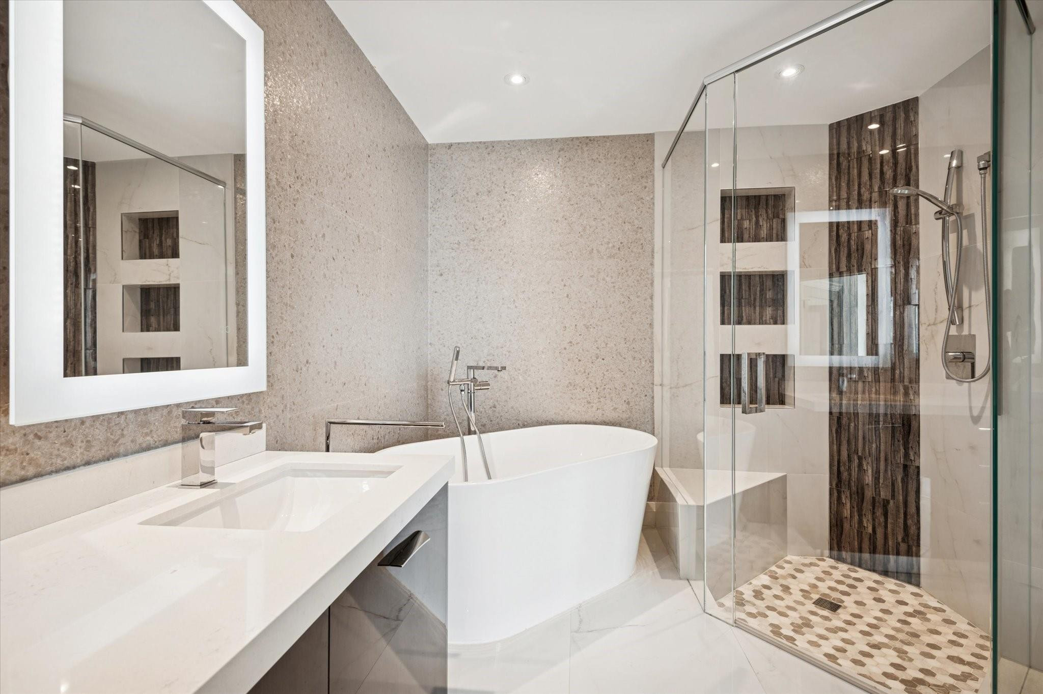 111 SE 8th #1005 Fort Lauderdale, FL 33301