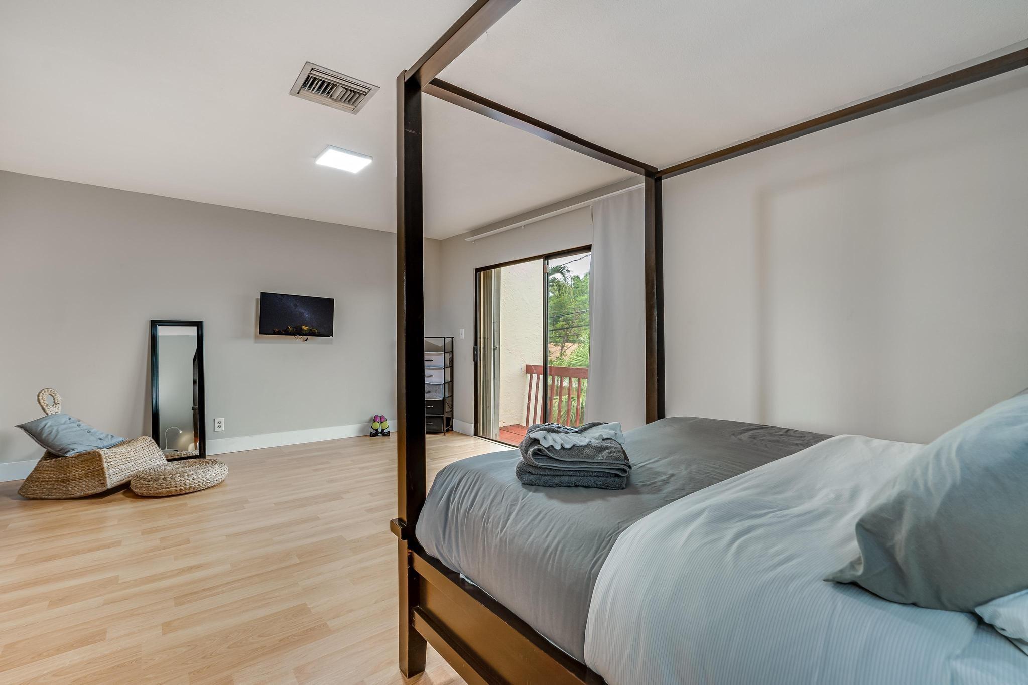 2530 NE 9th #1 Fort Lauderdale, FL 33304