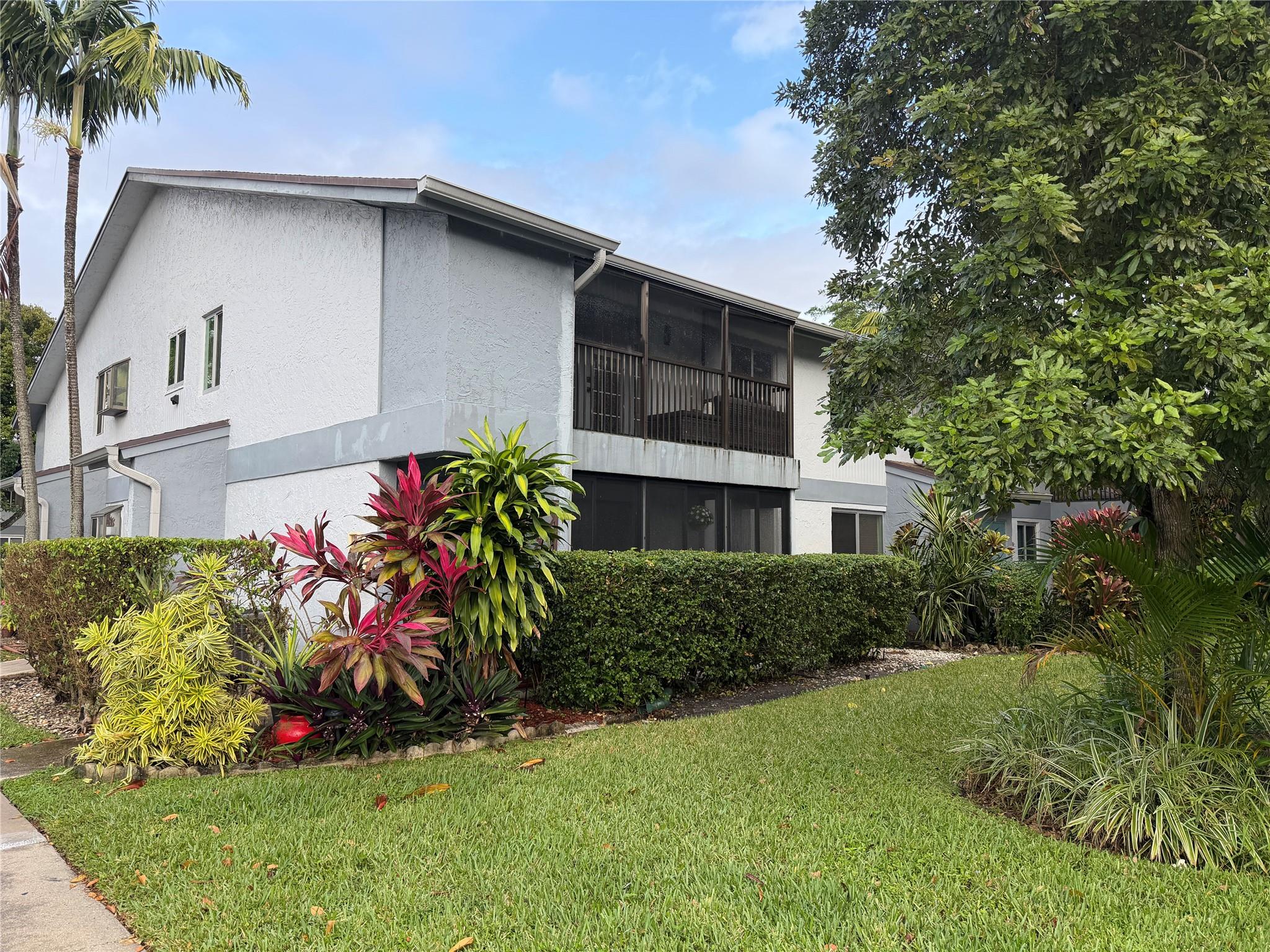 2761 S Oakland Frst Dr #204