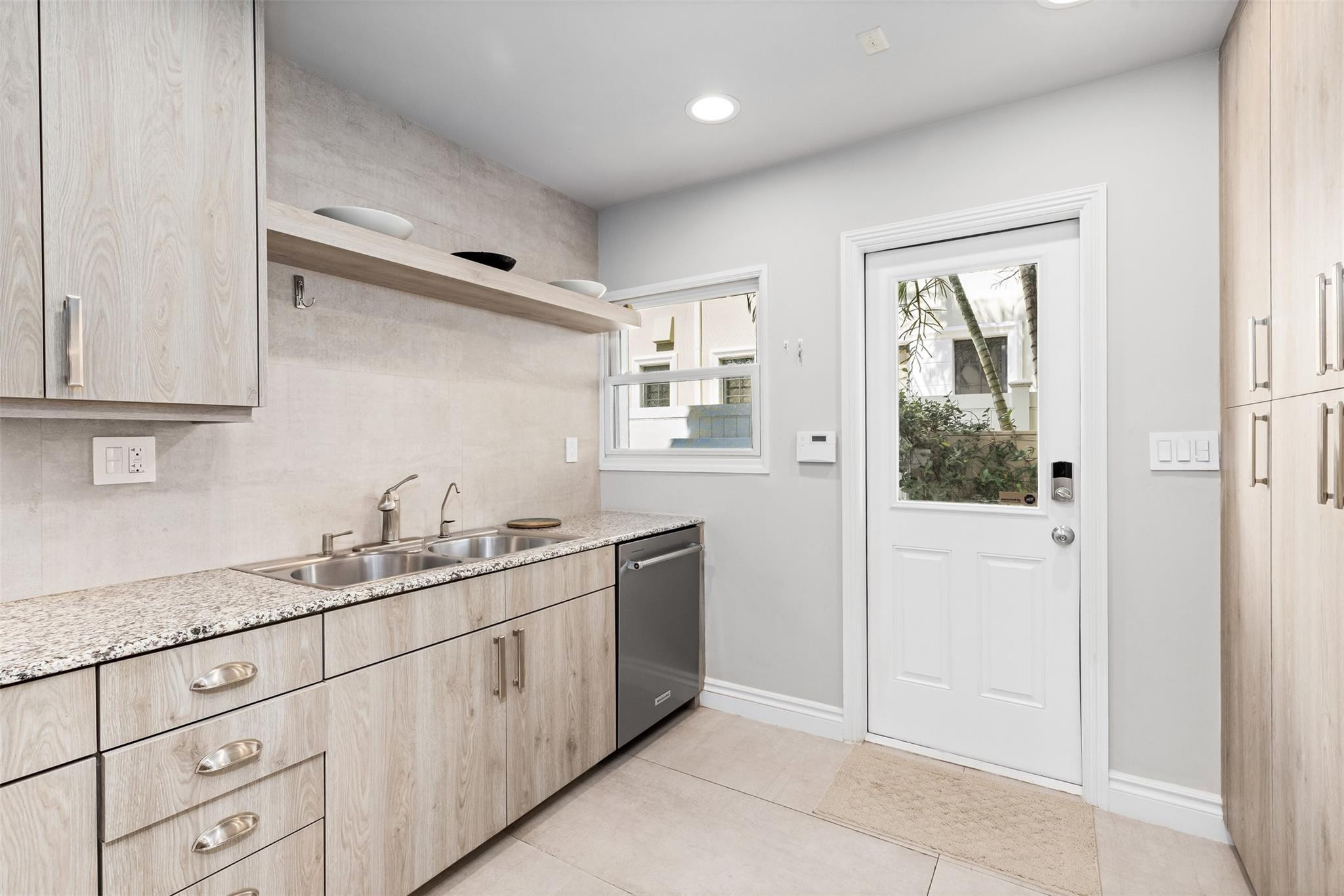 166 Royal Palm Fort Lauderdale, FL 33301