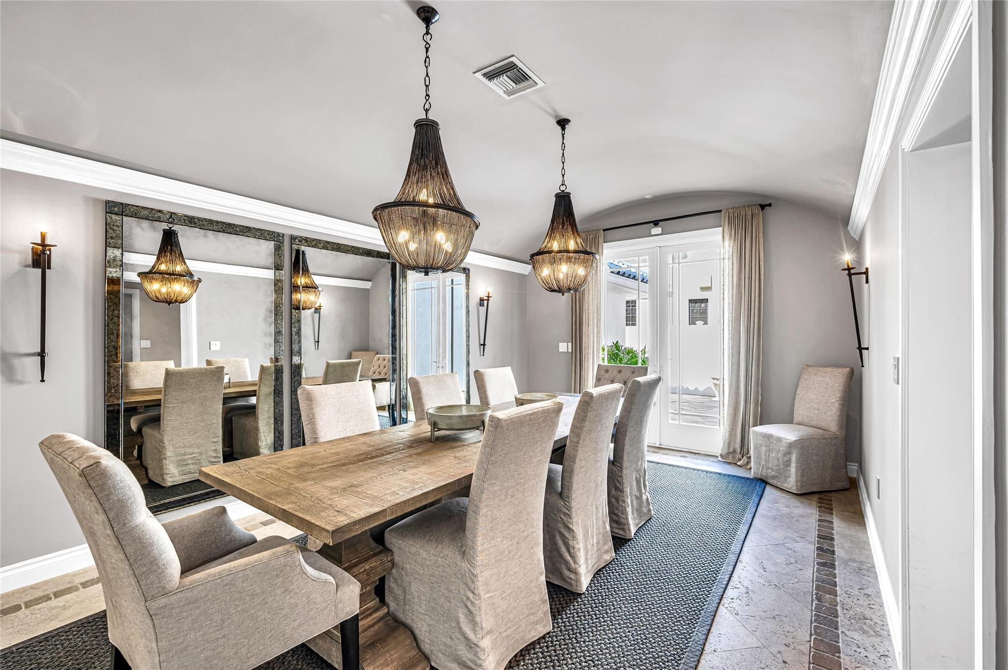 166 Royal Palm Fort Lauderdale, FL 33301