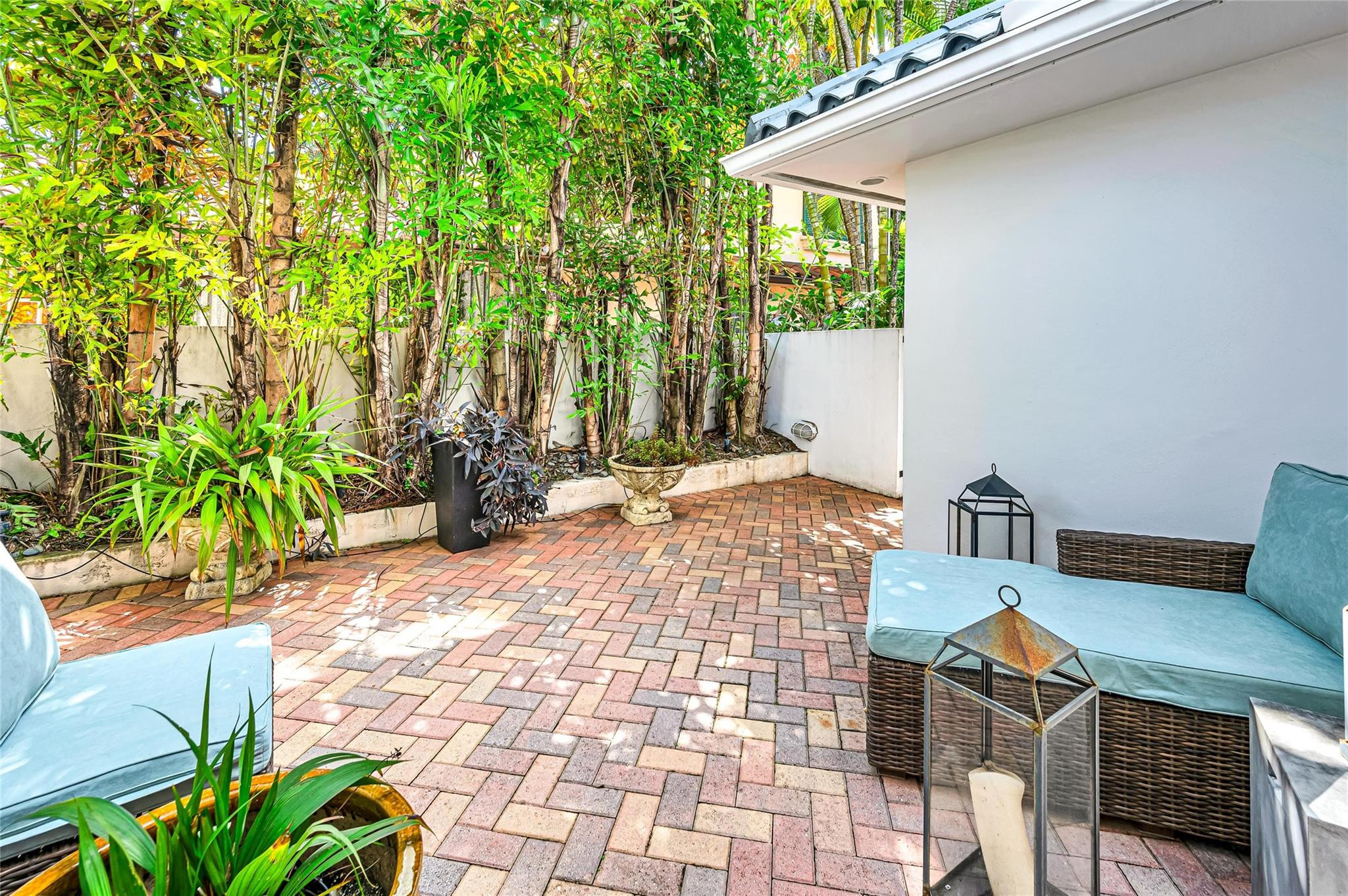 166 Royal Palm Fort Lauderdale, FL 33301