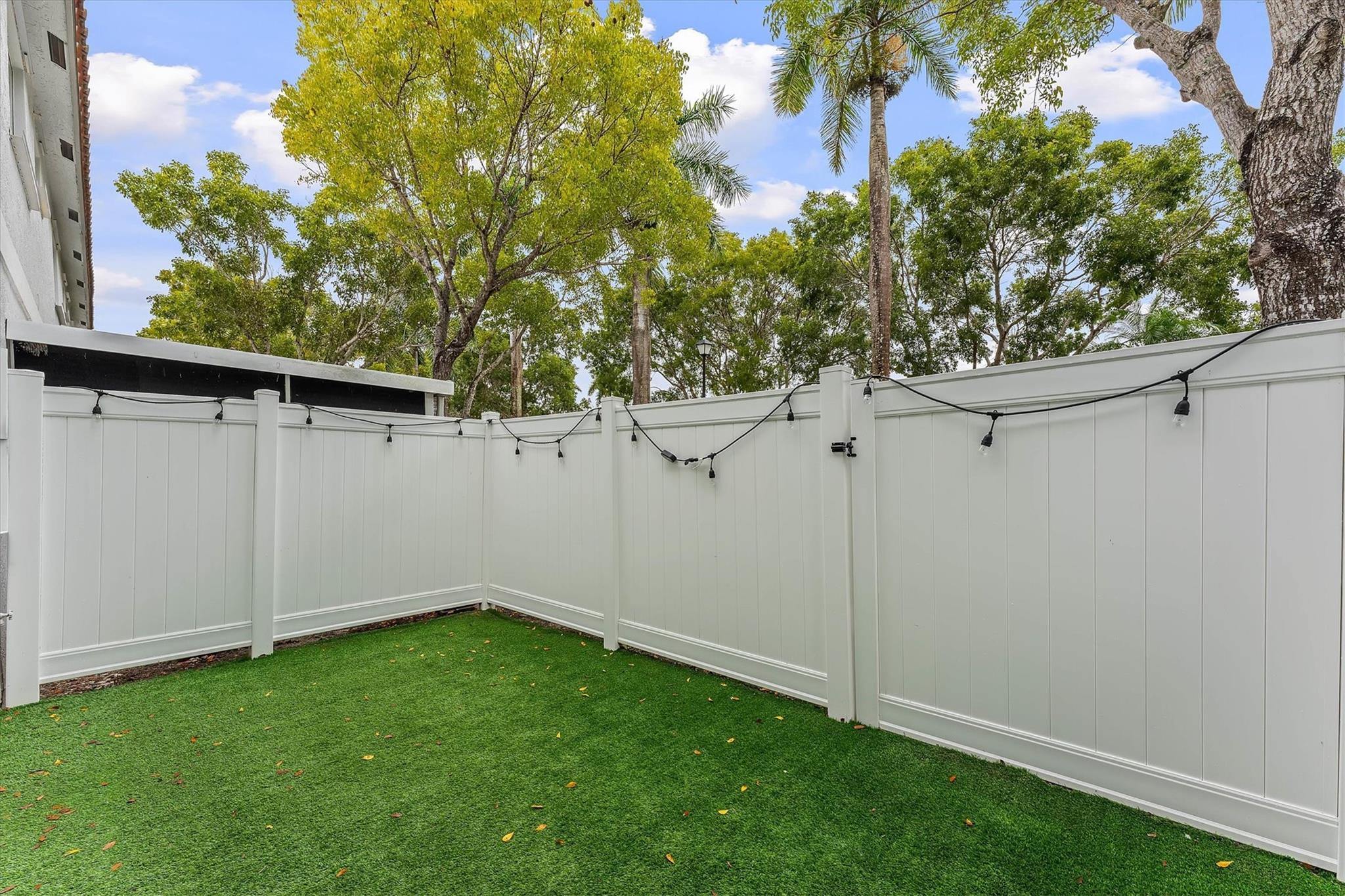 20815 NW 2nd #20815 Pembroke Pines, FL 33029