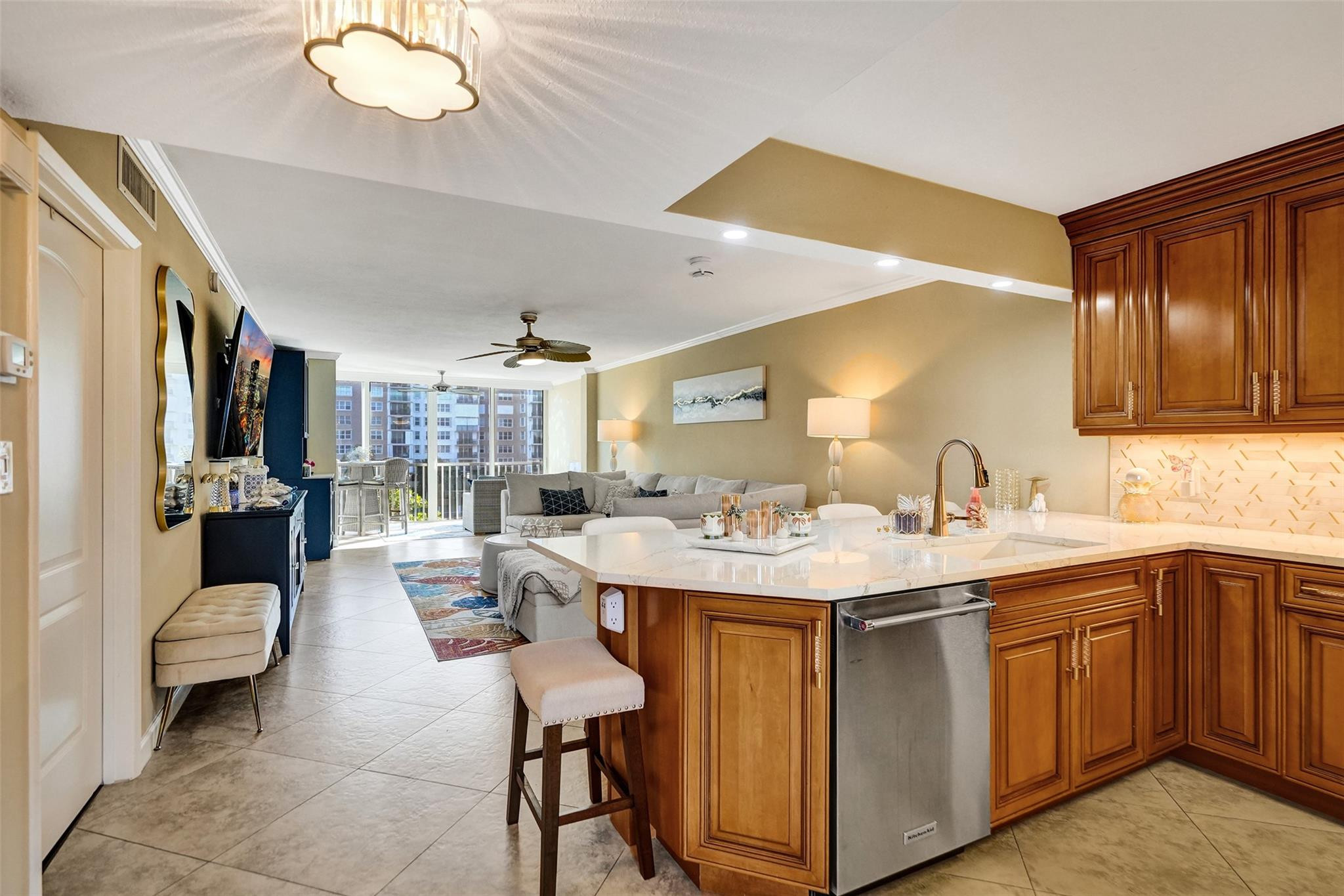 3180 NE 48th #404 Lighthouse Point, FL 33064