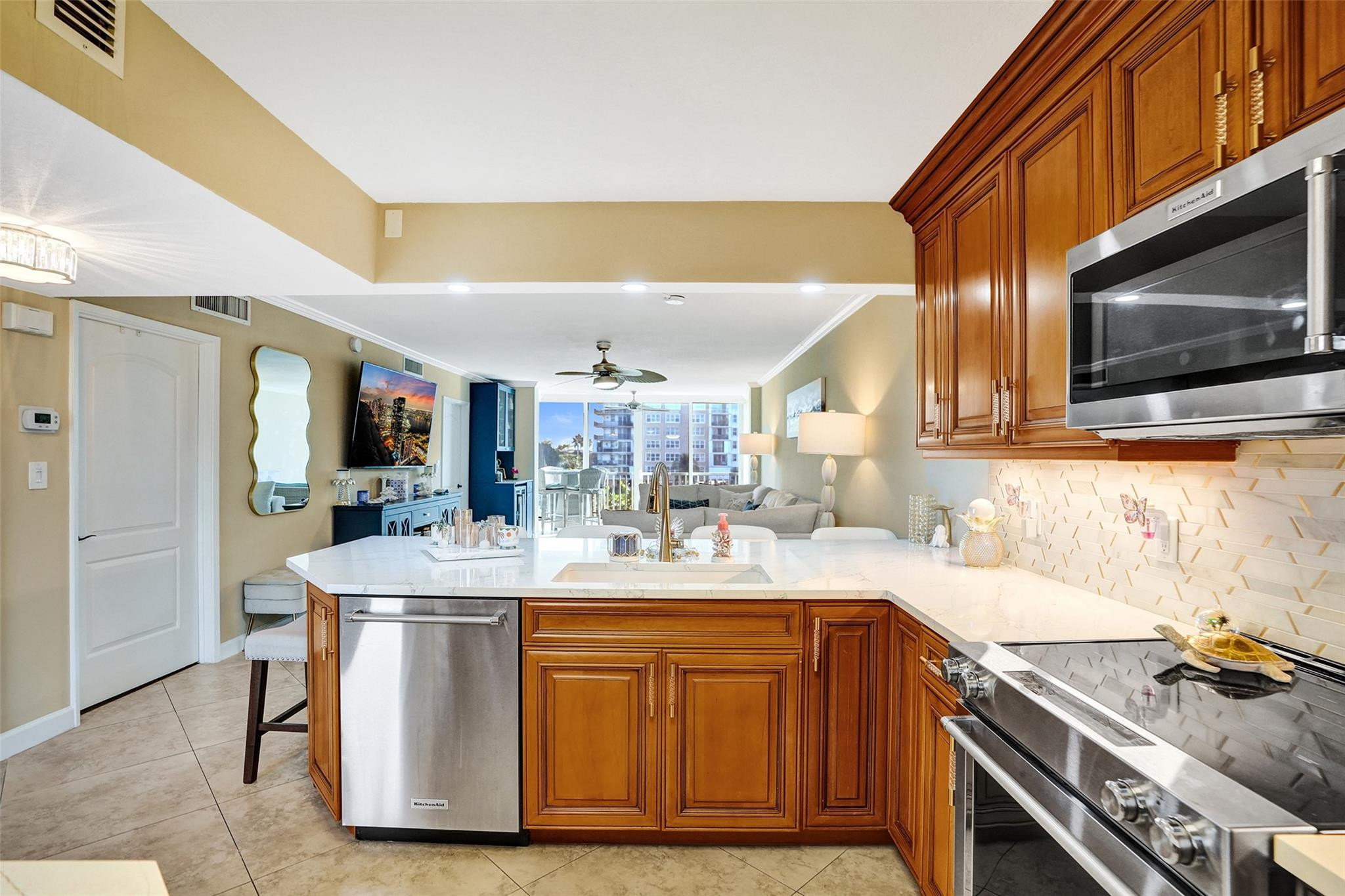 3180 NE 48th #404 Lighthouse Point, FL 33064