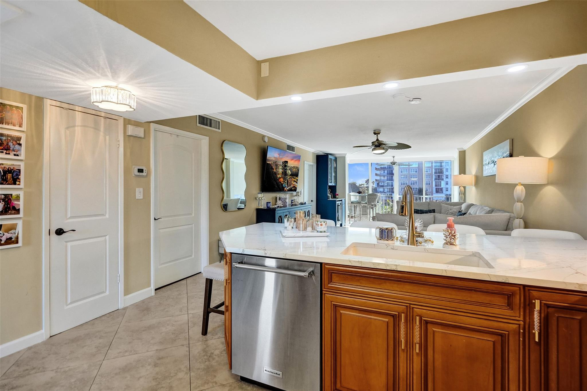 3180 NE 48th #404 Lighthouse Point, FL 33064