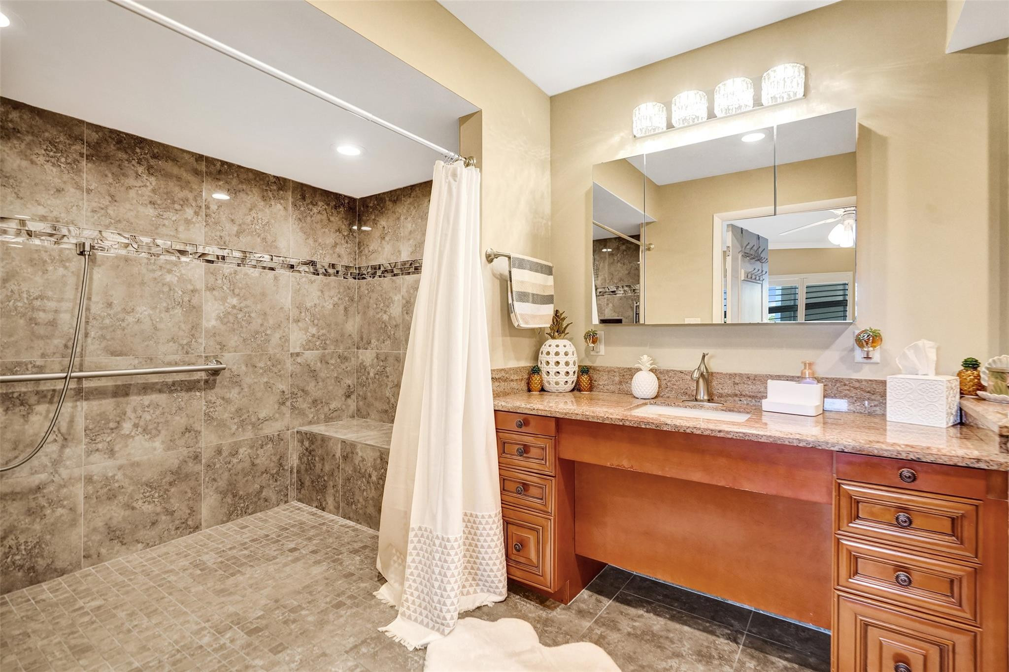 3180 NE 48th #404 Lighthouse Point, FL 33064