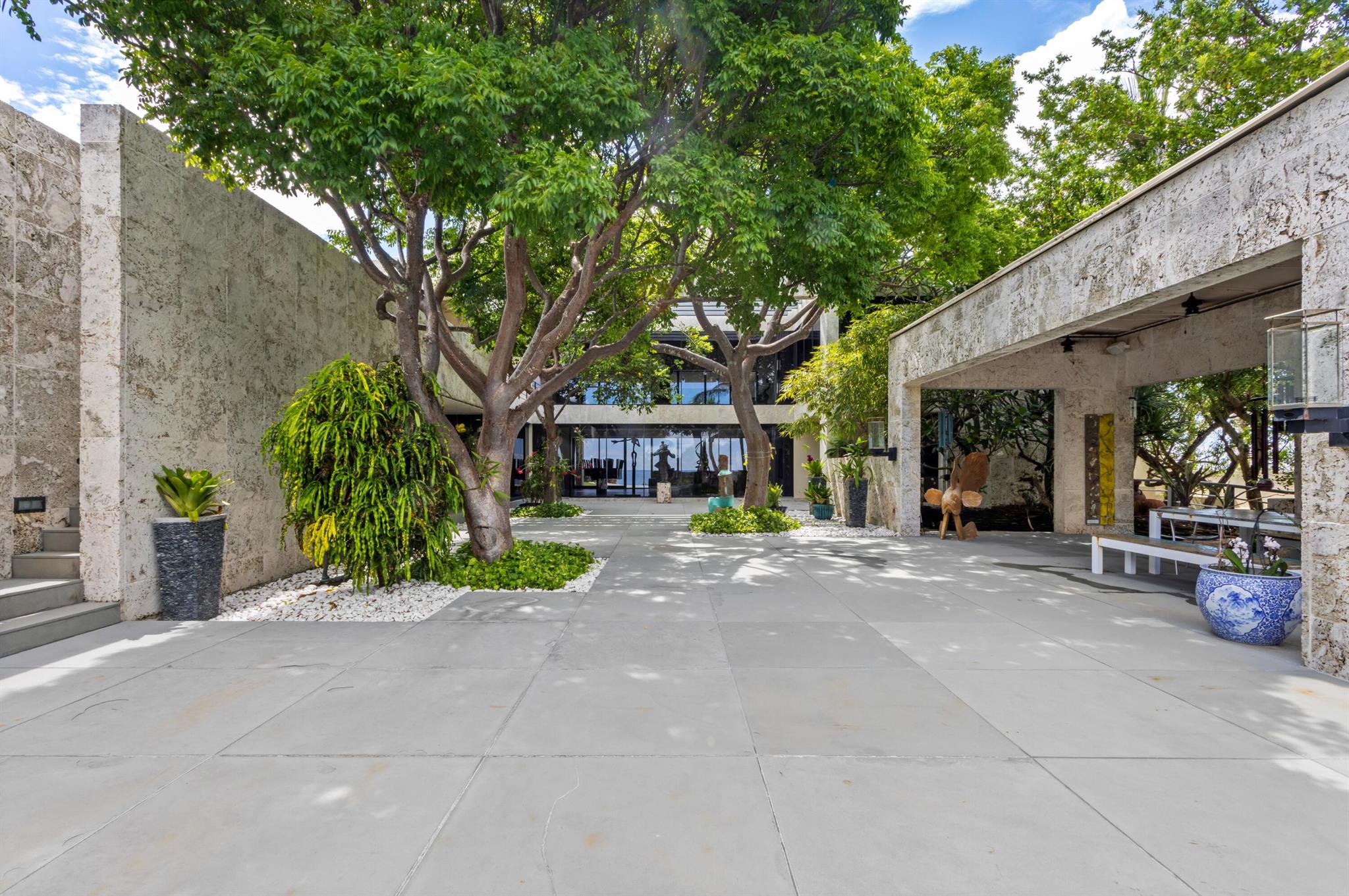 880 S Ocean Blvd Manalapan, FL 33462