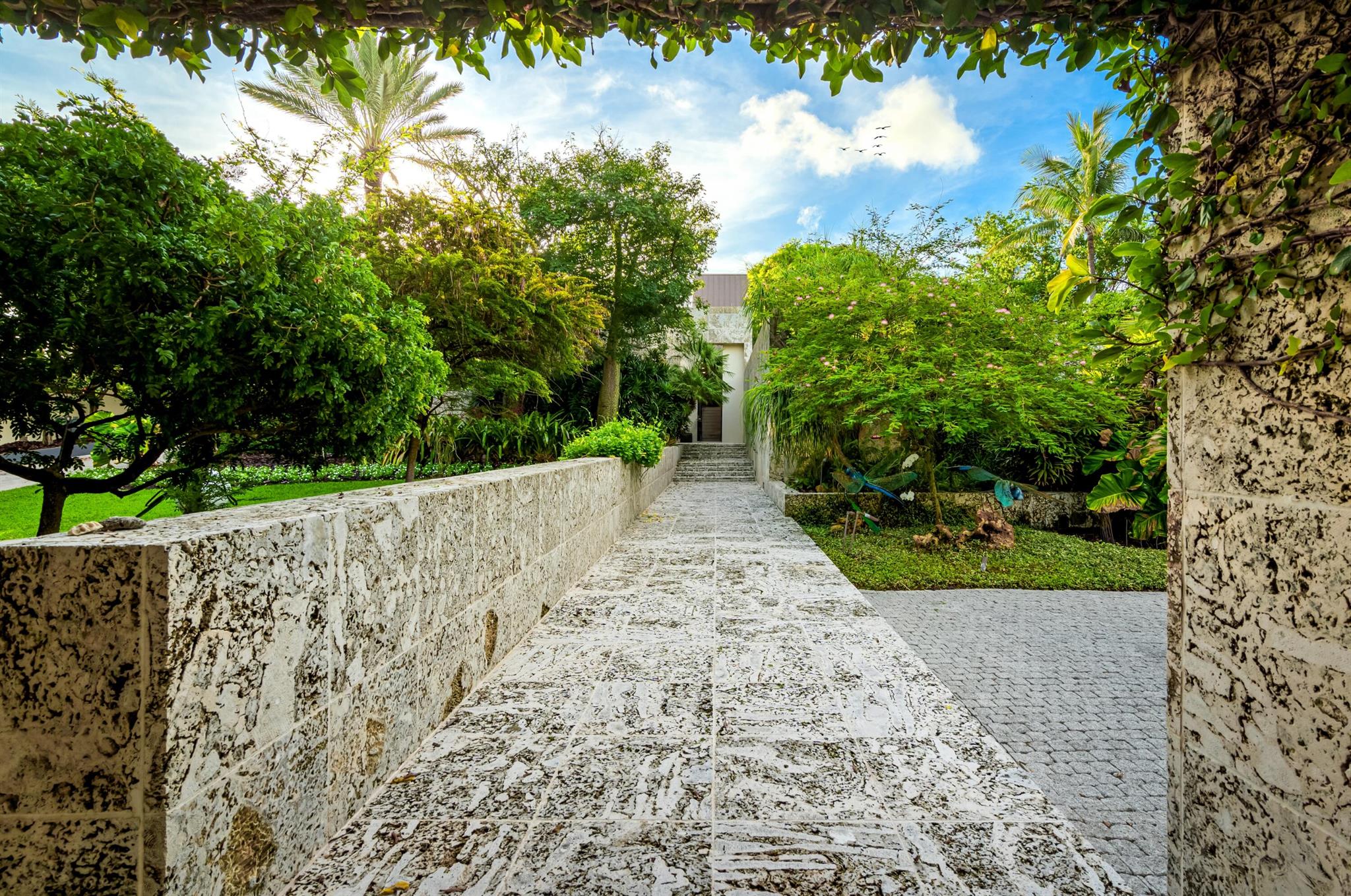 880 S Ocean Blvd Manalapan, FL 33462