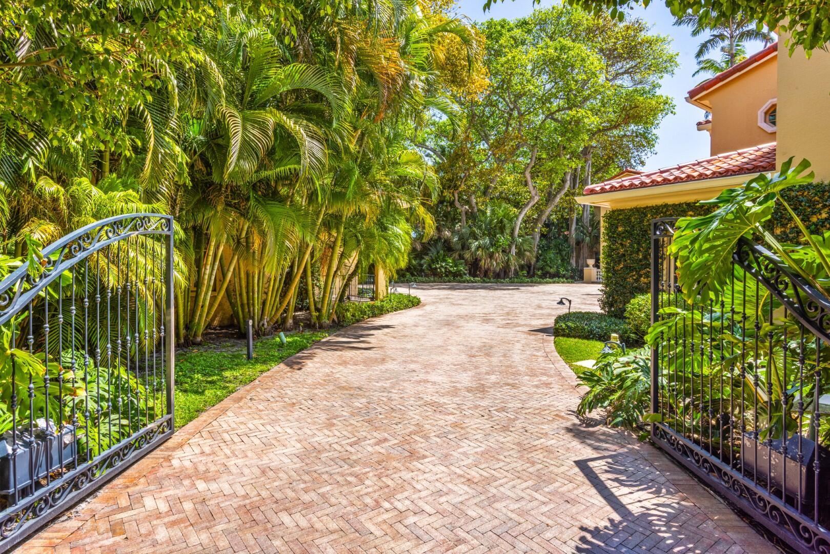 226 Via Las Brisas Palm Beach, FL 33480
