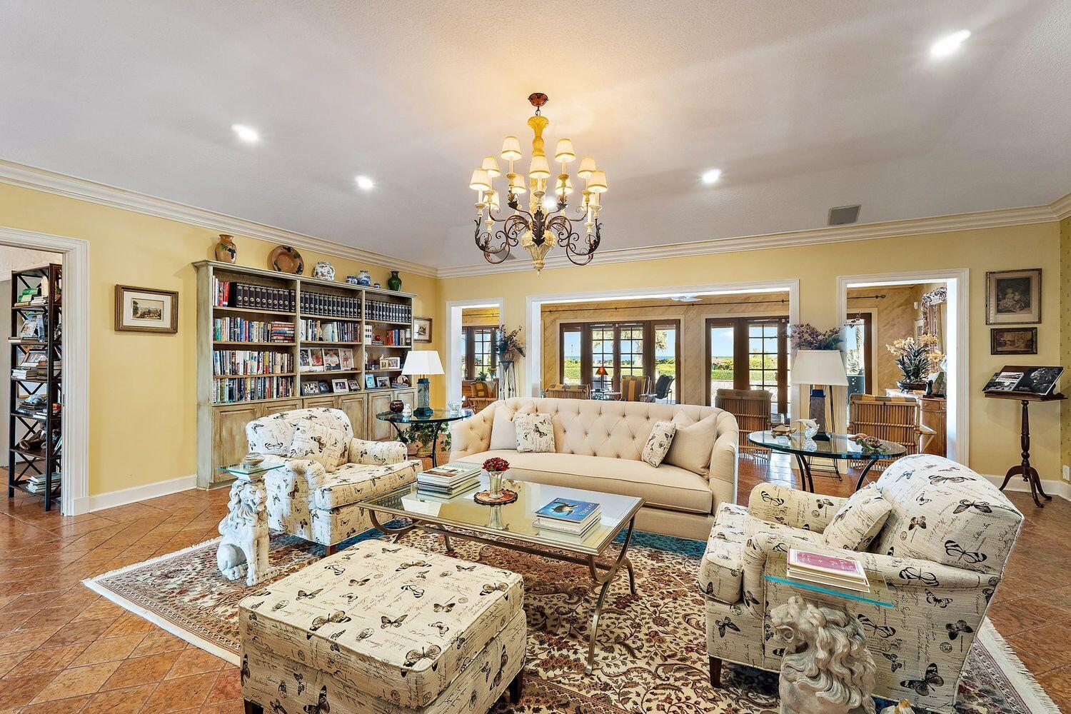 527 S Beach Rd Jupiter Island, FL 33455