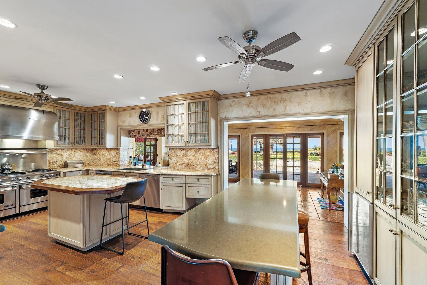 527 S Beach Rd Jupiter Island, FL 33455