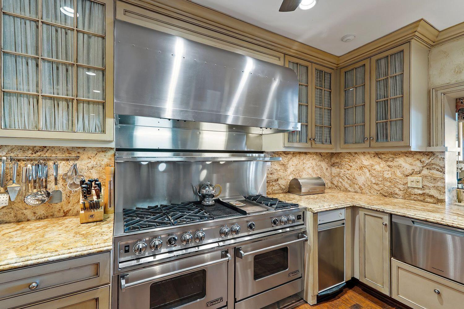 527 S Beach Rd Jupiter Island, FL 33455