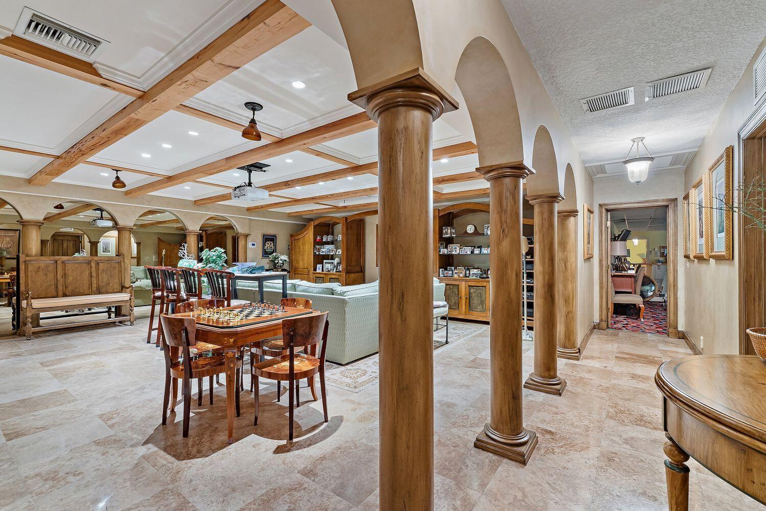 527 S Beach Rd Jupiter Island, FL 33455