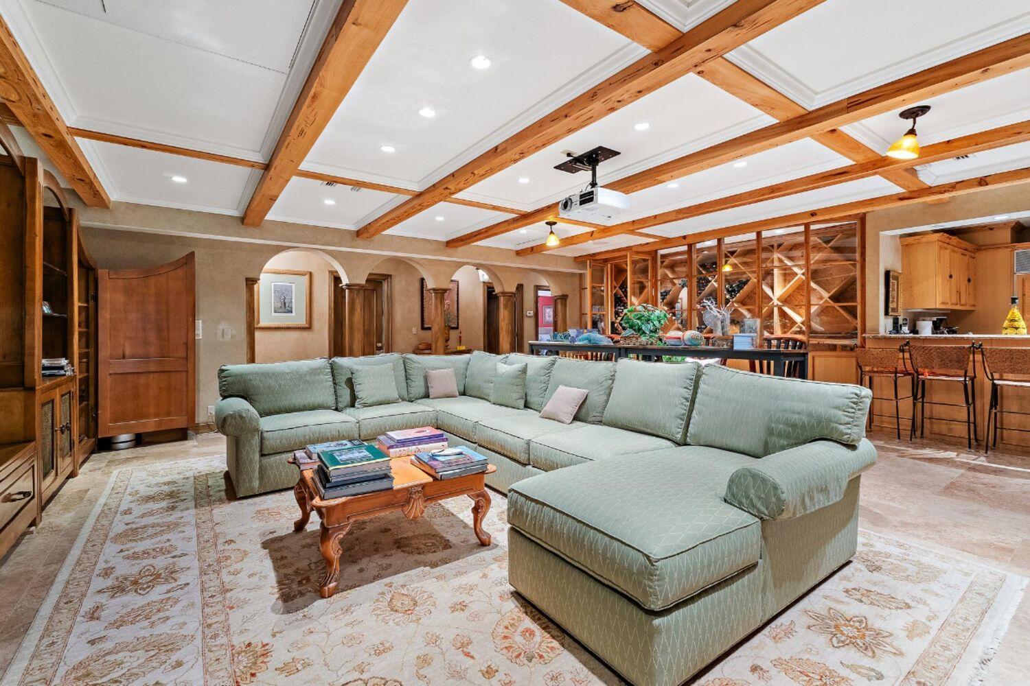 527 S Beach Rd Jupiter Island, FL 33455