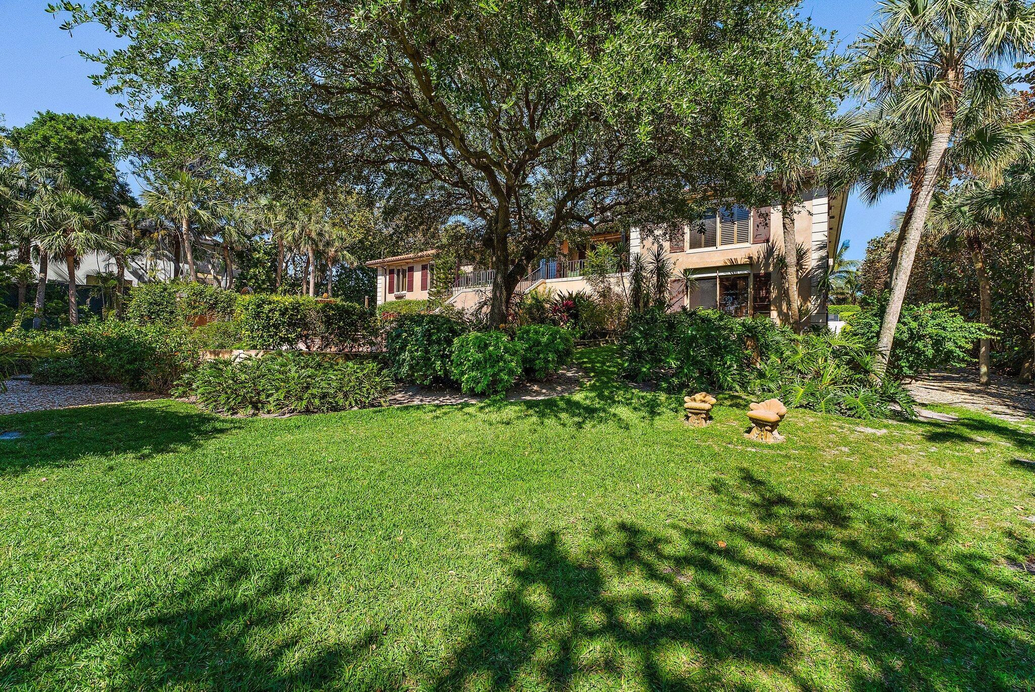 527 S Beach Rd Jupiter Island, FL 33455