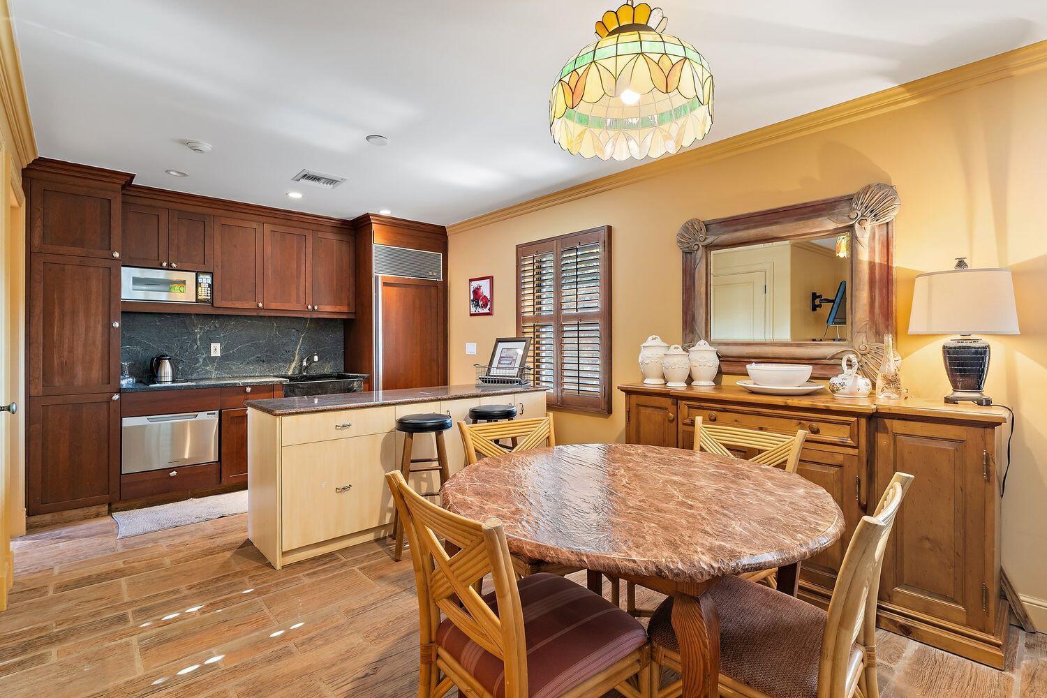 527 S Beach Rd Jupiter Island, FL 33455