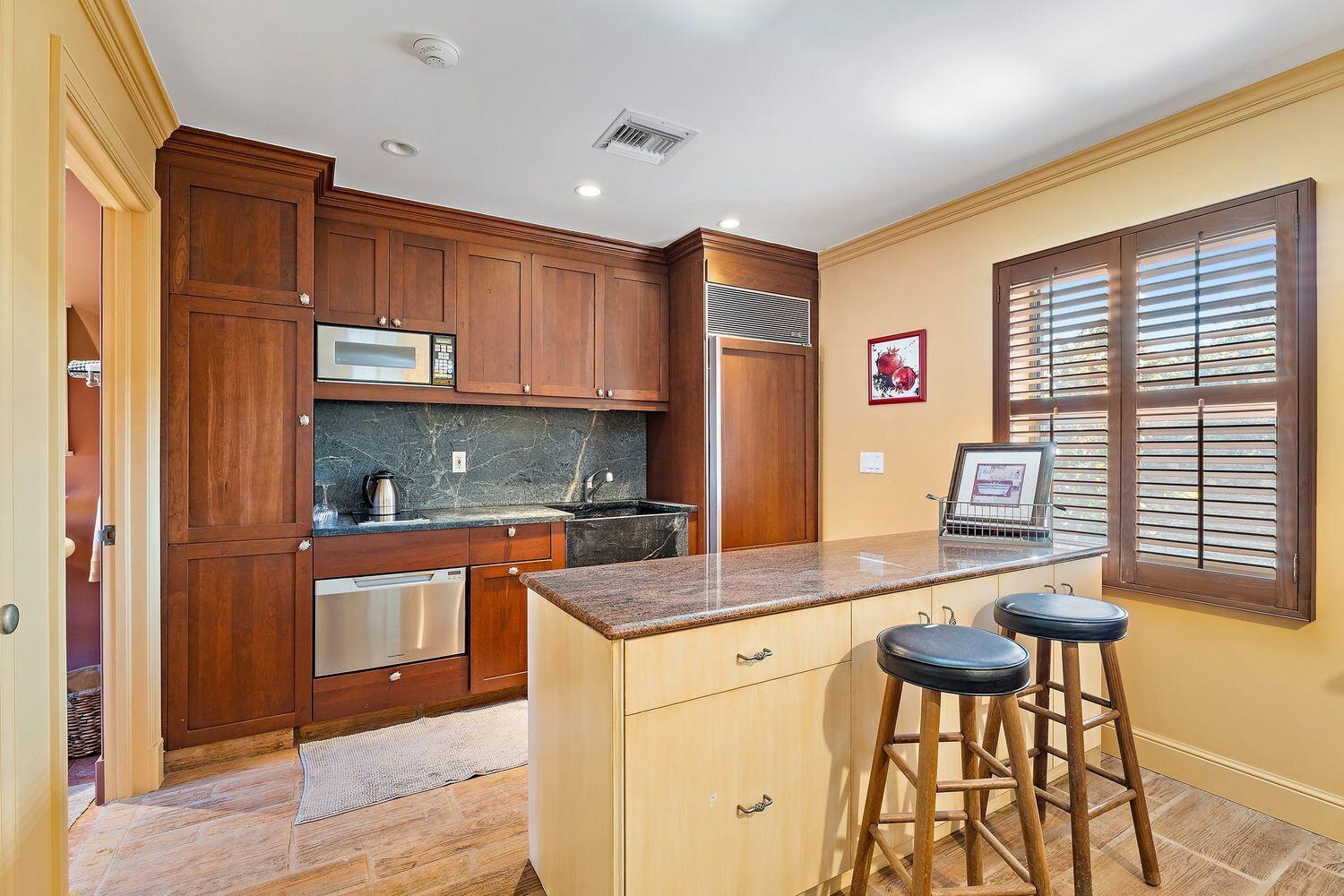 527 S Beach Rd Jupiter Island, FL 33455