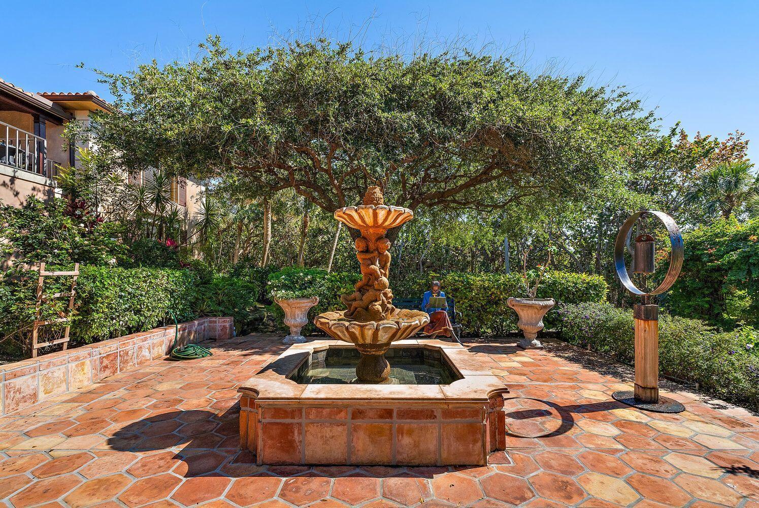 527 S Beach Rd Jupiter Island, FL 33455