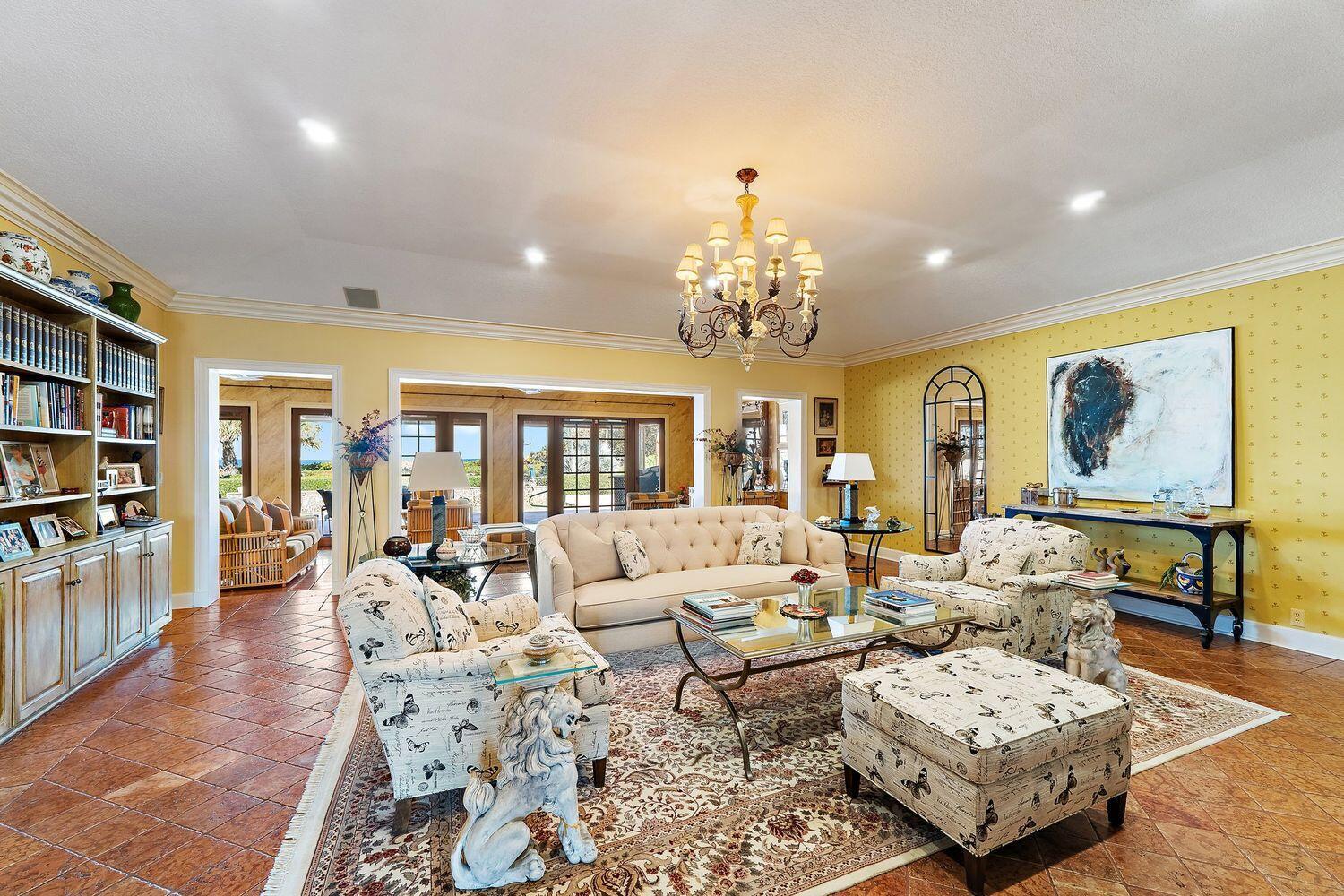 527 S Beach Rd Jupiter Island, FL 33455