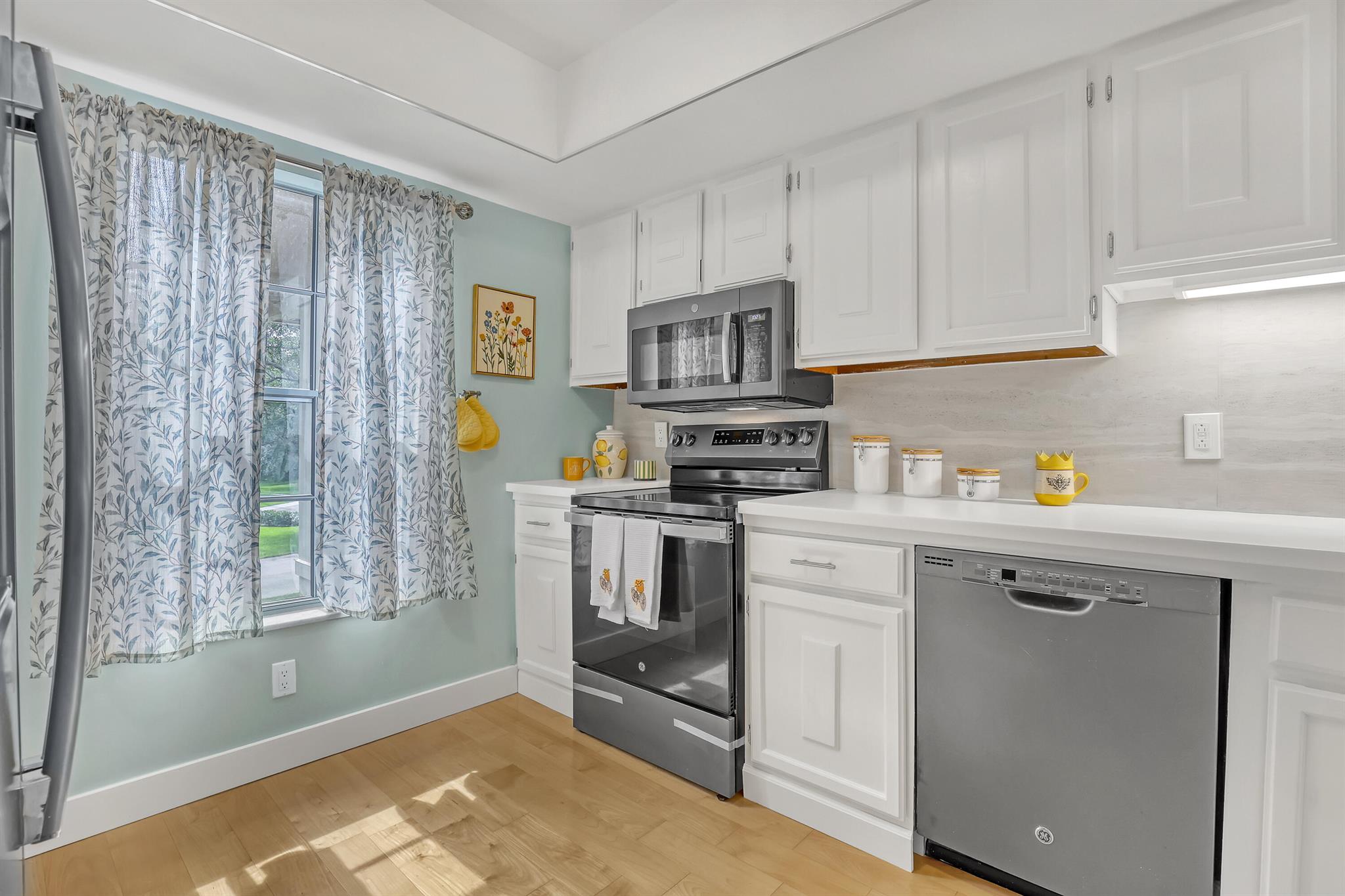 18390 SE Wood Hvn Ln #E Jupiter, FL 33469