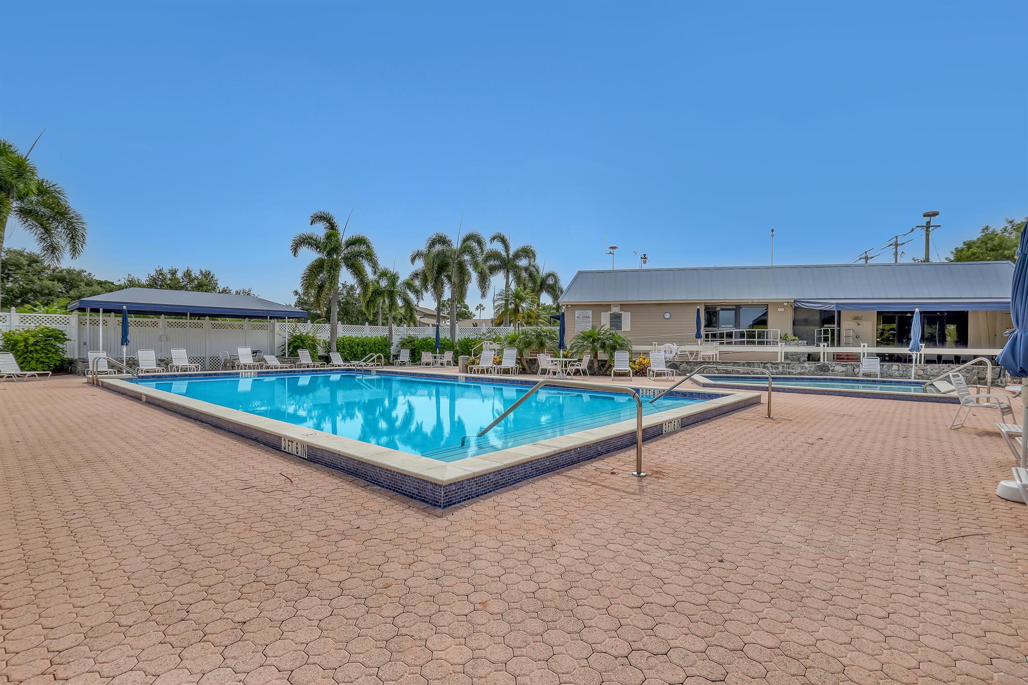 18390 SE Wood Hvn Ln #E Jupiter, FL 33469