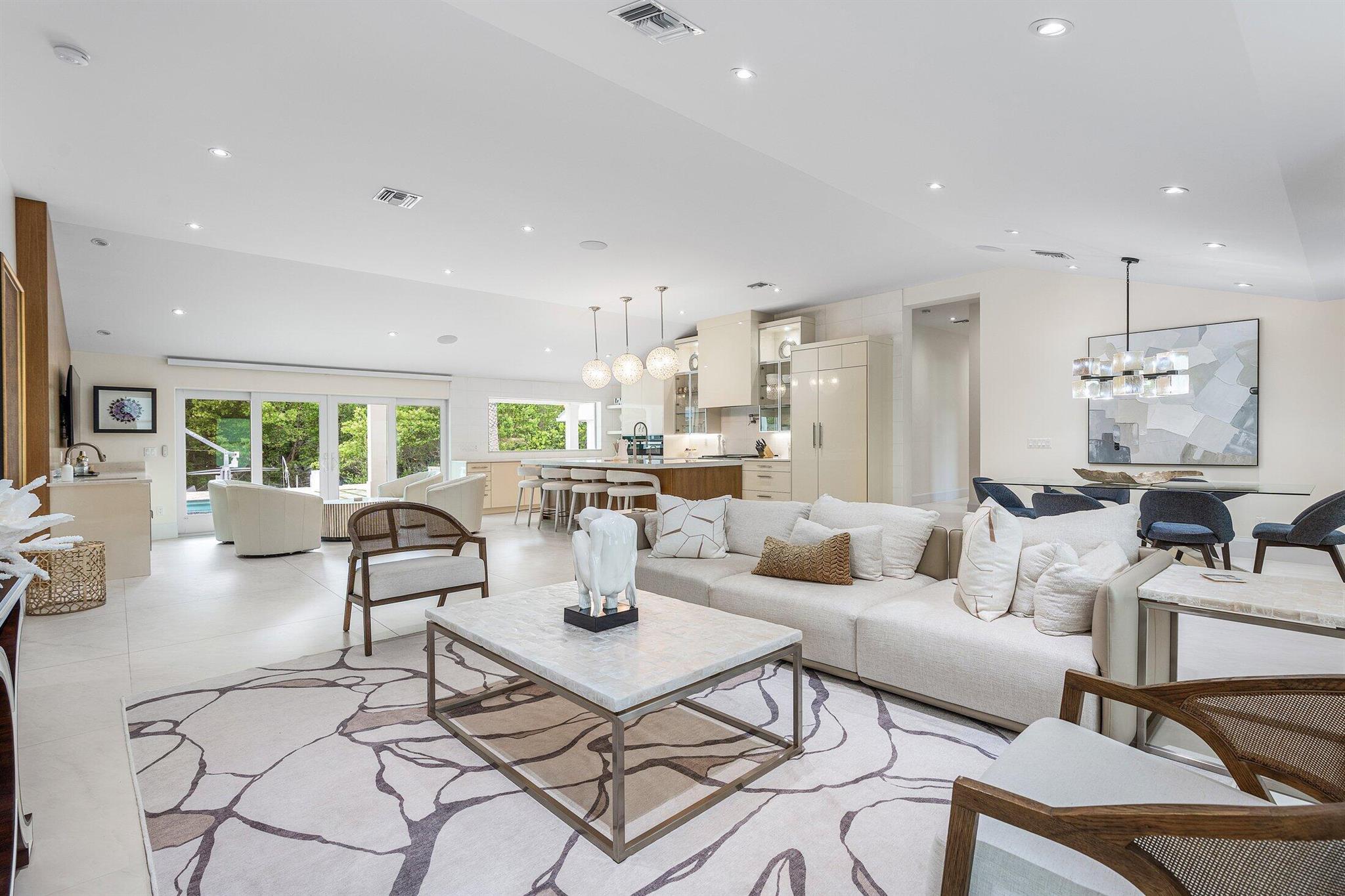 11863 Lake Shr Pl North Palm Beach, FL 33408