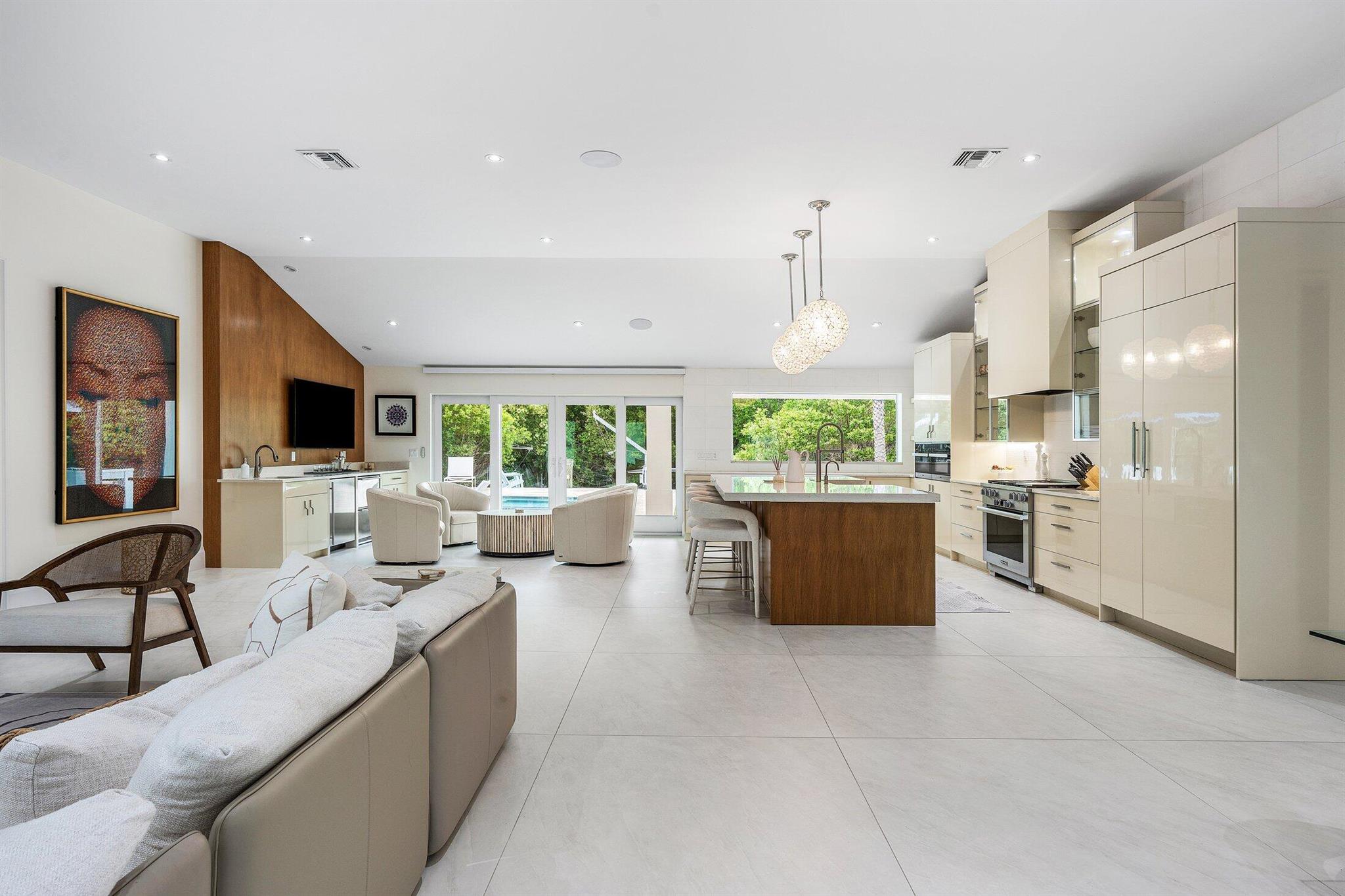 11863 Lake Shr Pl North Palm Beach, FL 33408