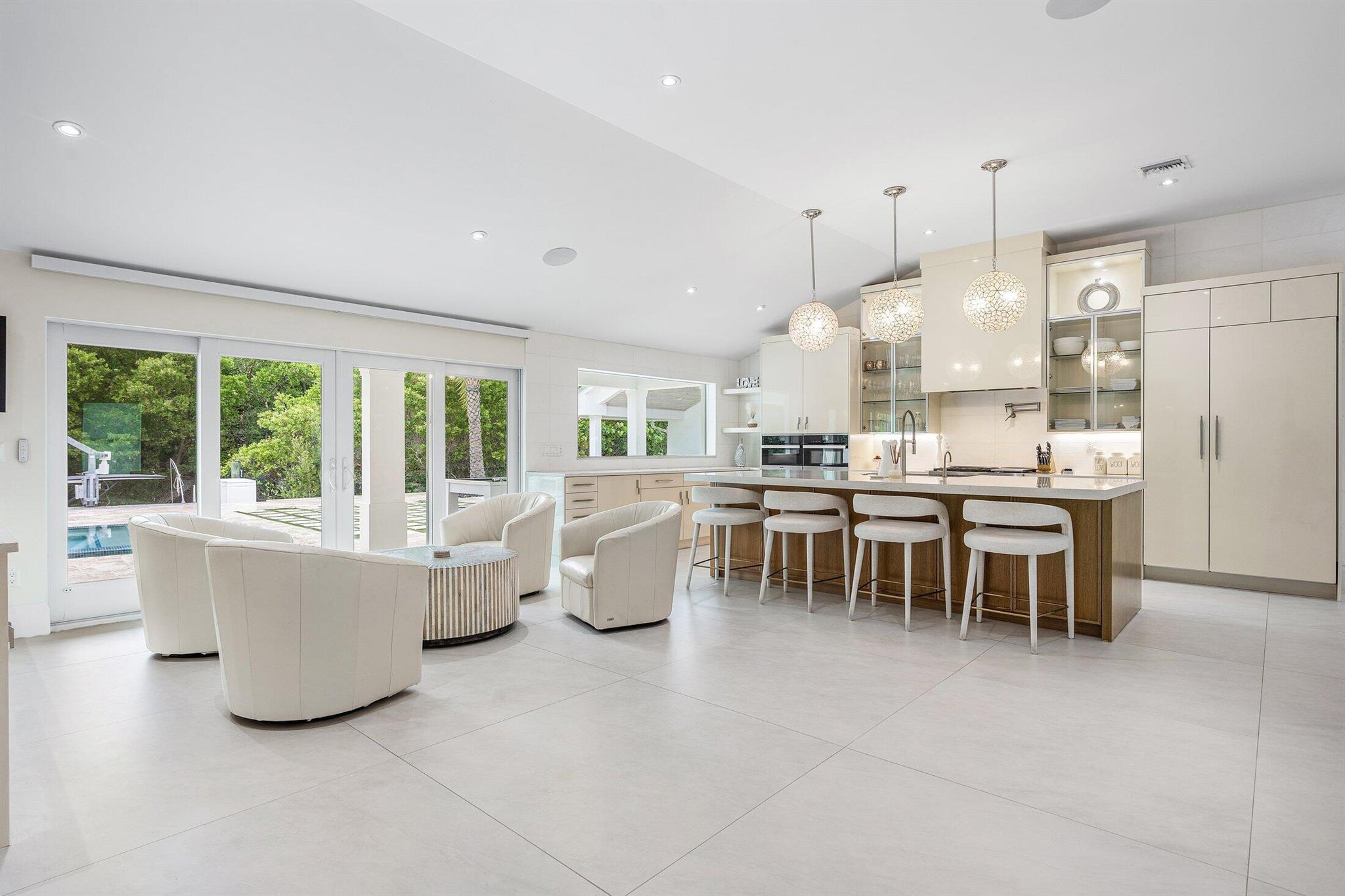 11863 Lake Shr Pl North Palm Beach, FL 33408