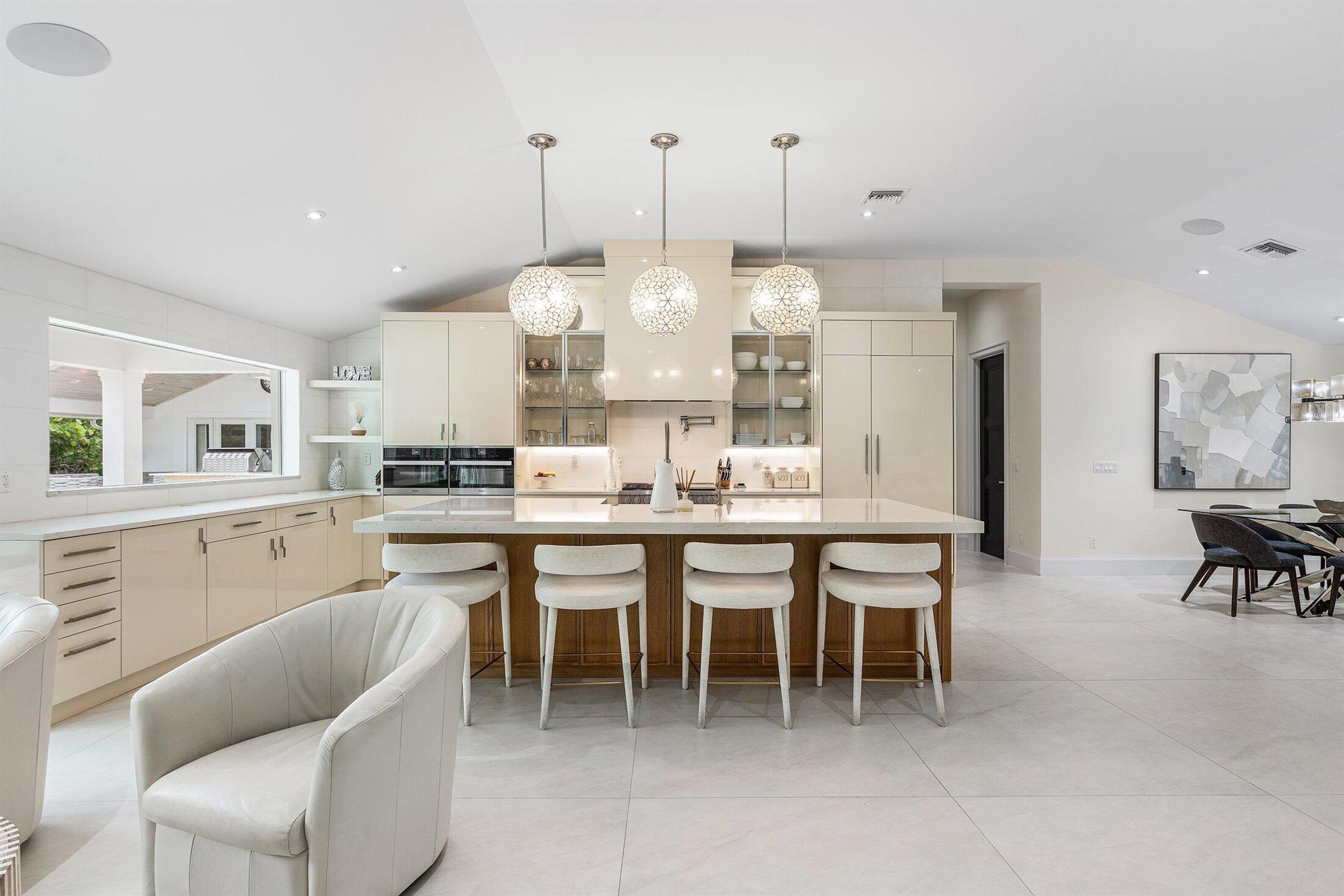 11863 Lake Shr Pl North Palm Beach, FL 33408