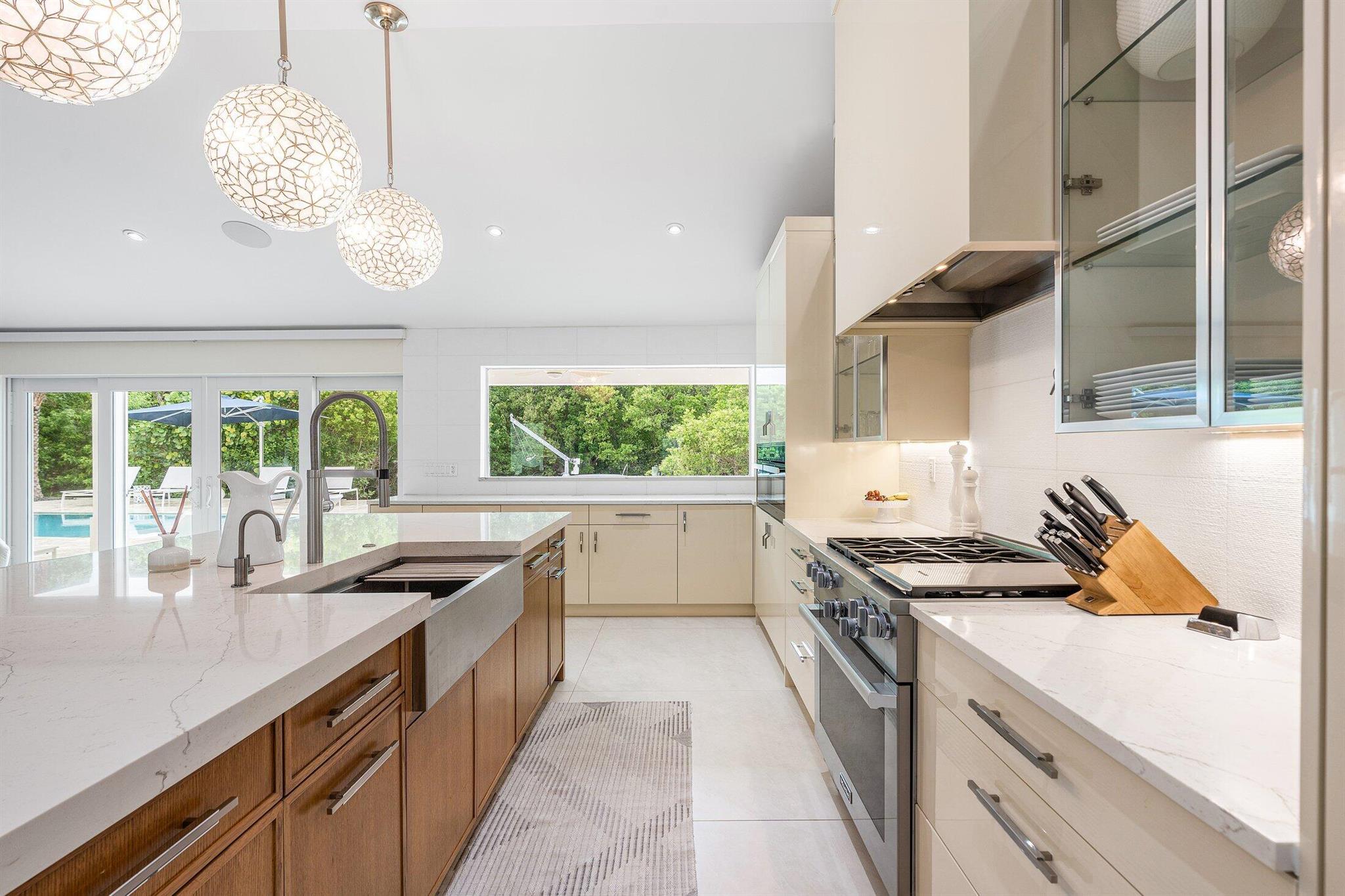 11863 Lake Shr Pl North Palm Beach, FL 33408