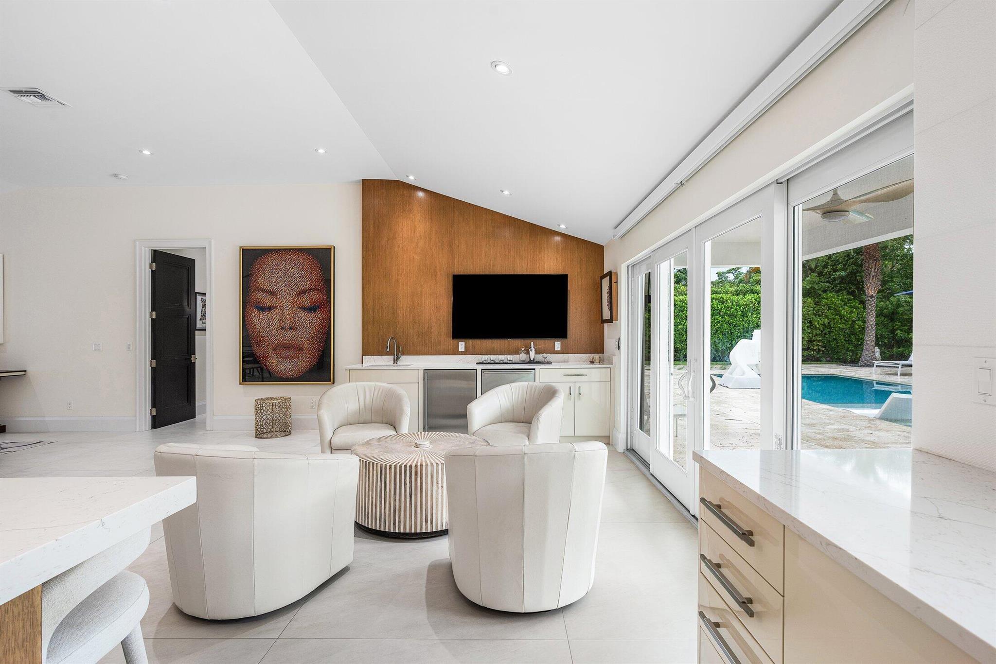 11863 Lake Shr Pl North Palm Beach, FL 33408