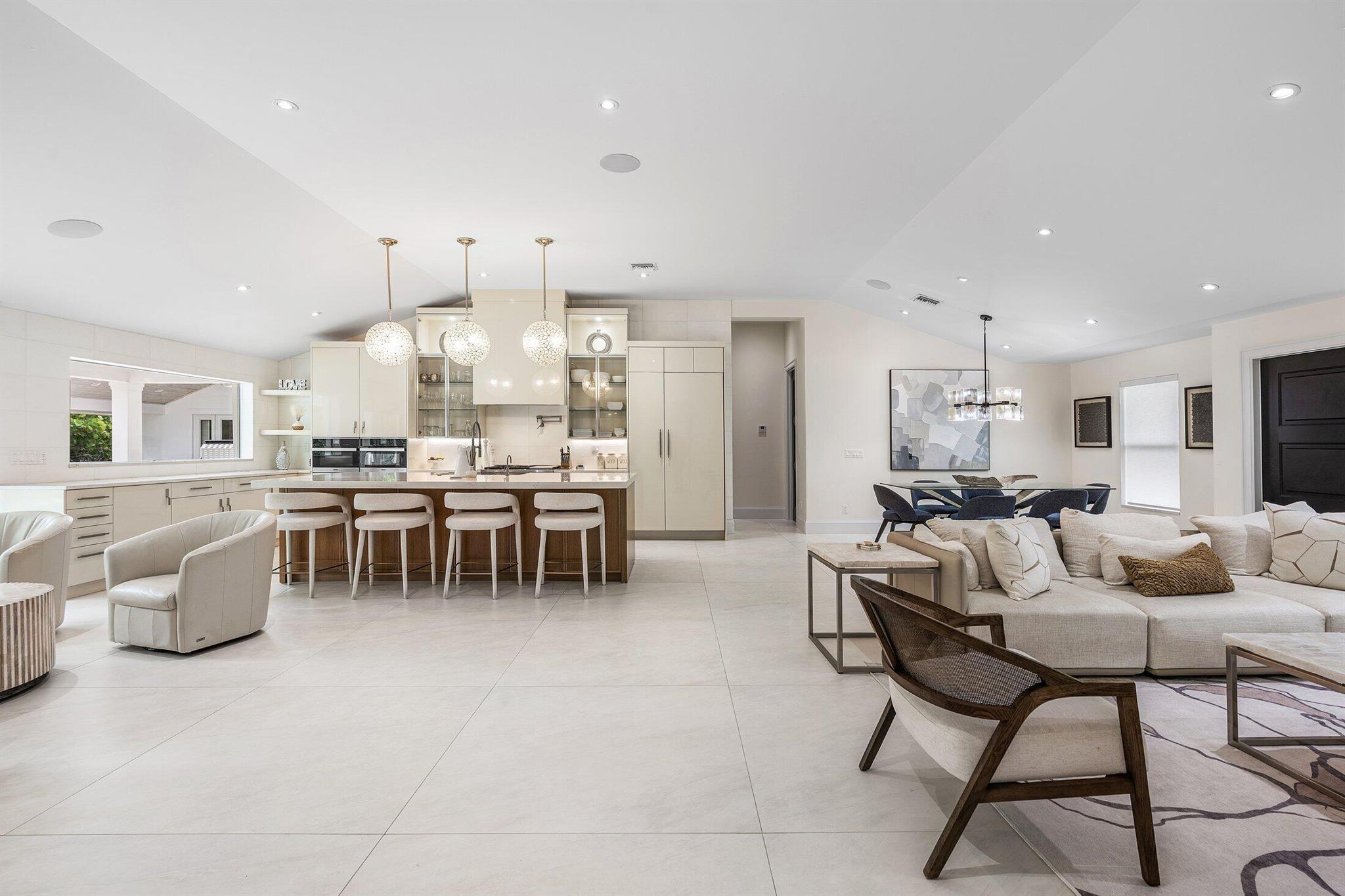 11863 Lake Shr Pl North Palm Beach, FL 33408