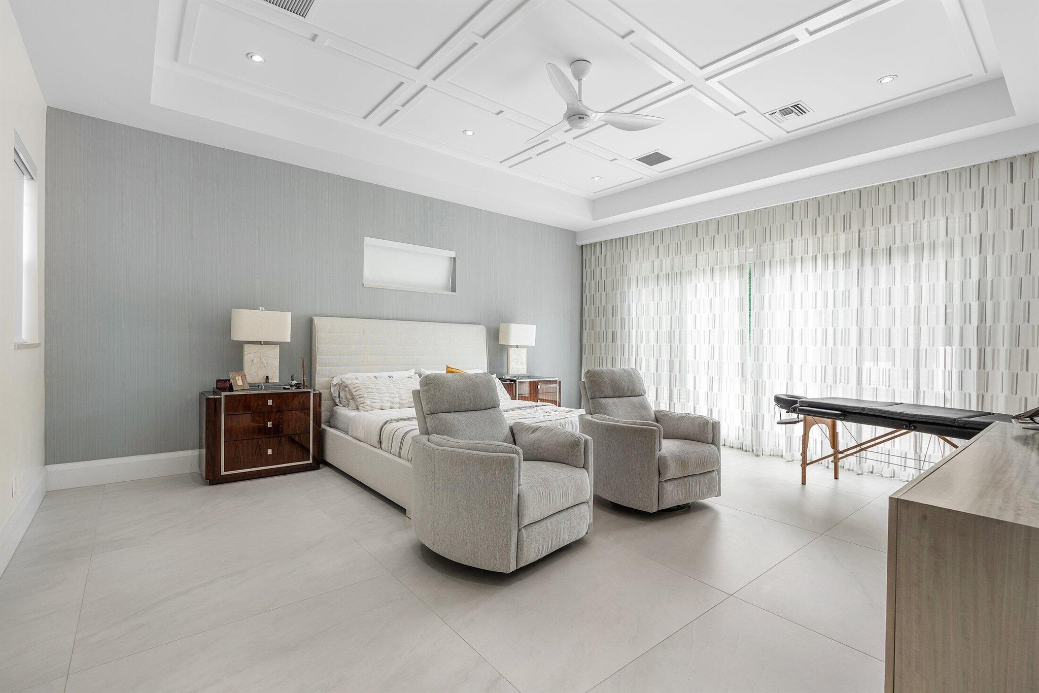 11863 Lake Shr Pl North Palm Beach, FL 33408