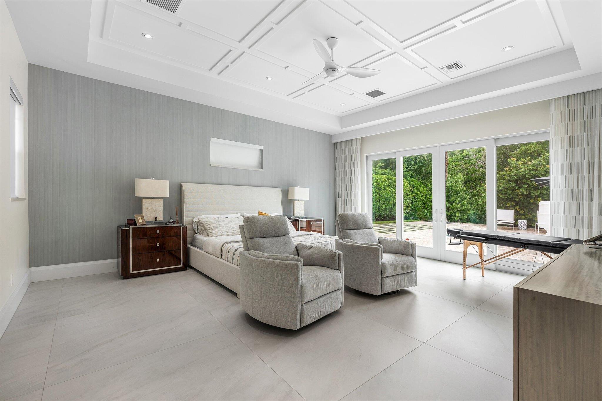 11863 Lake Shr Pl North Palm Beach, FL 33408