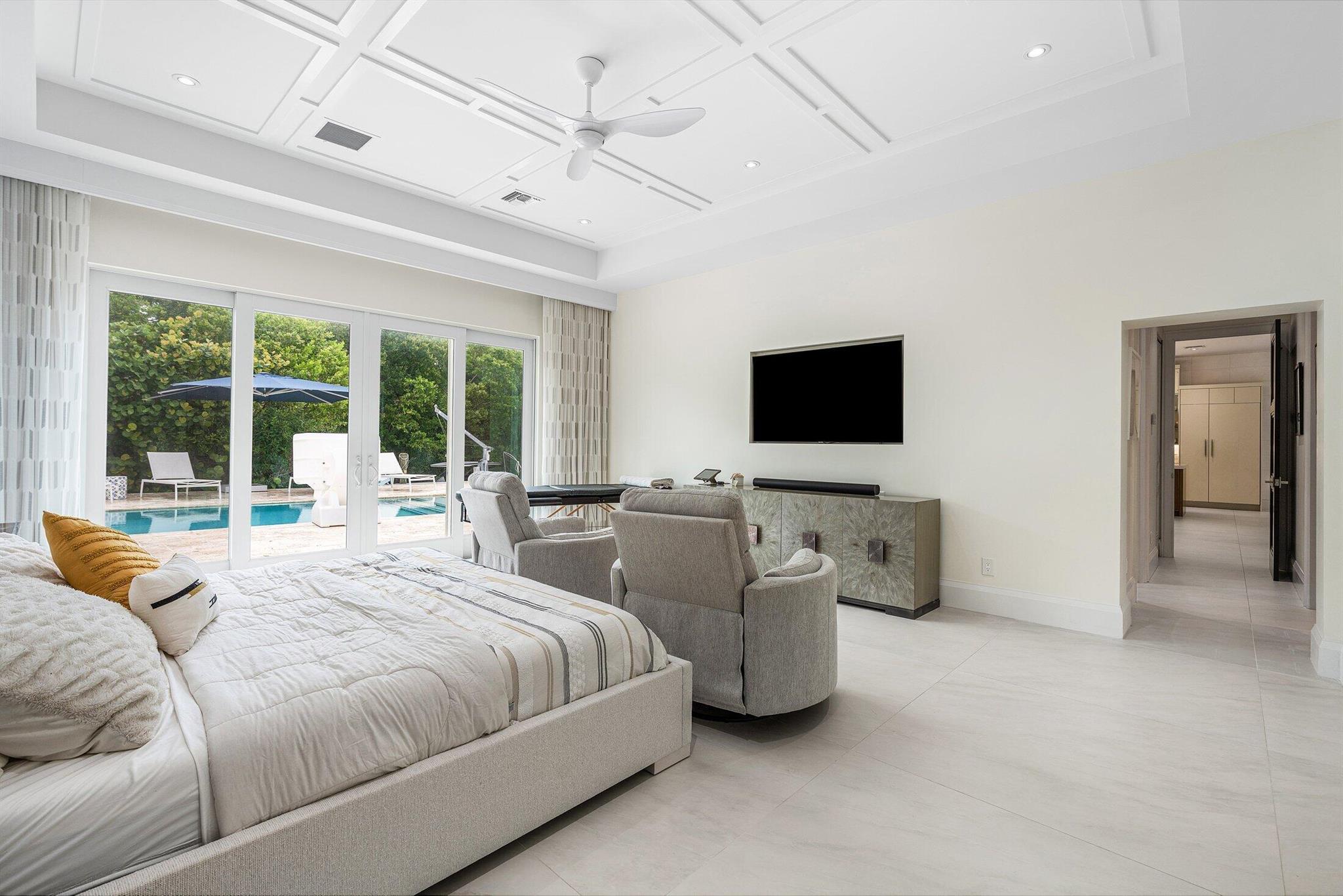 11863 Lake Shr Pl North Palm Beach, FL 33408