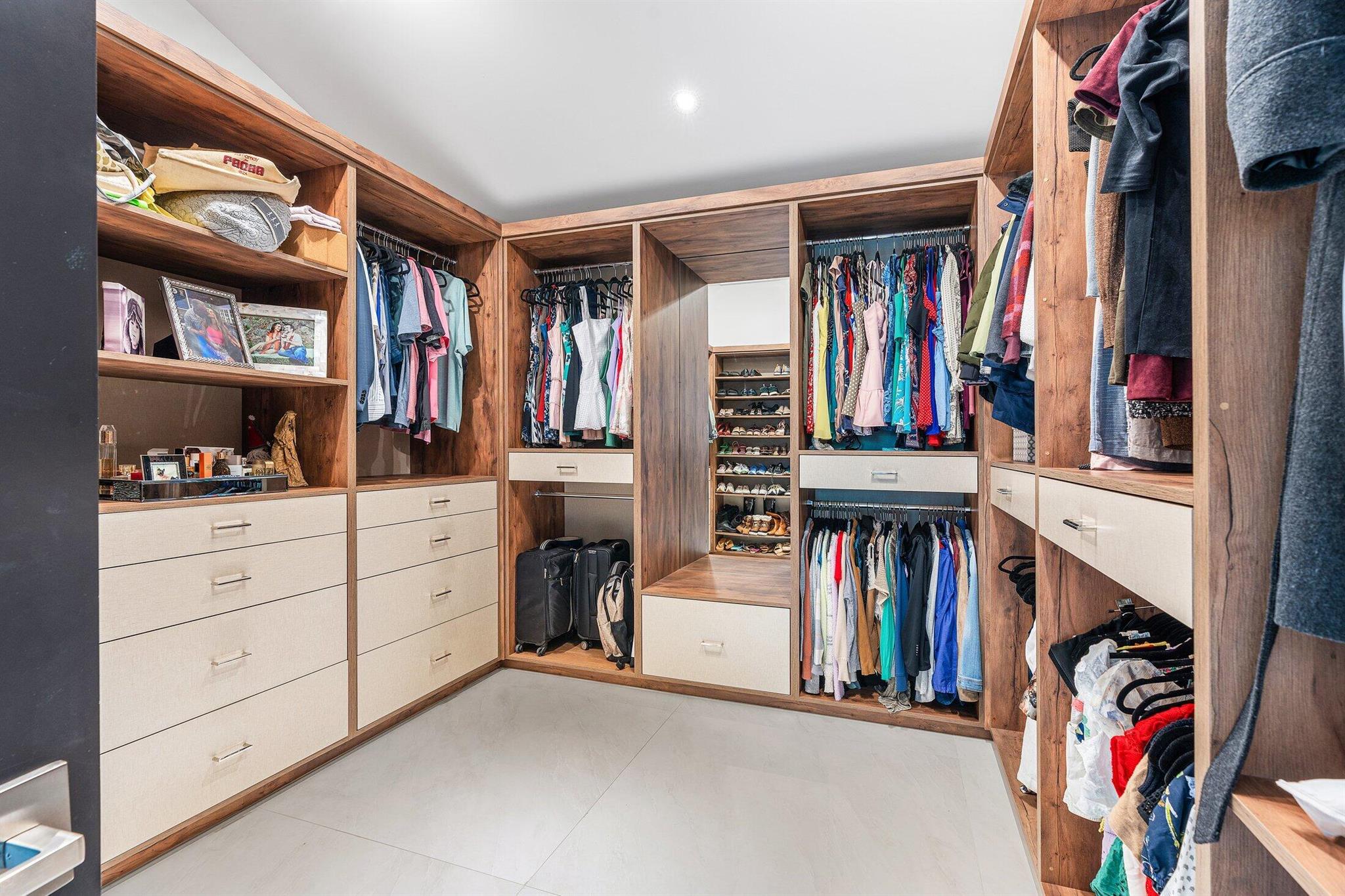 11863 Lake Shr Pl North Palm Beach, FL 33408