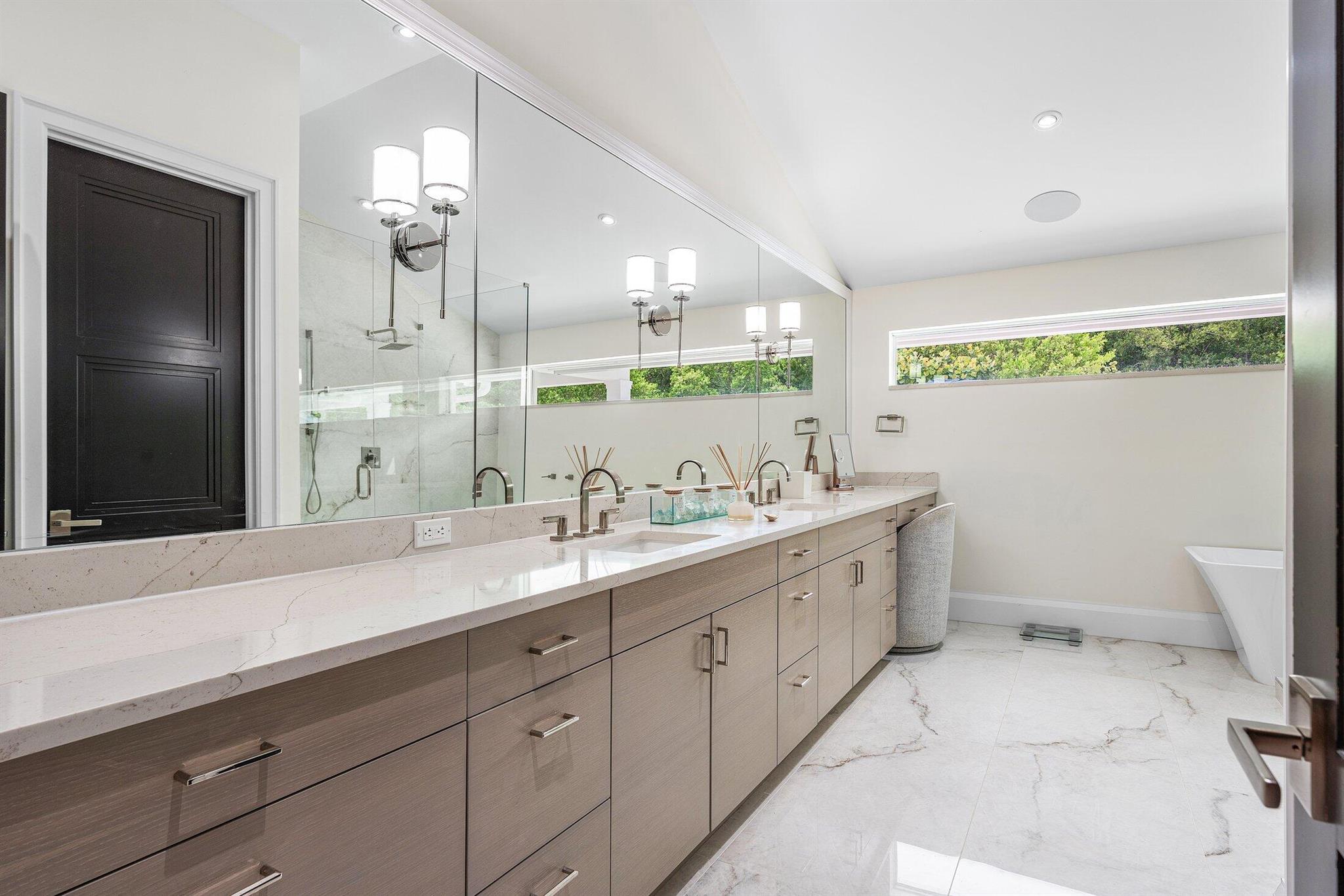 11863 Lake Shr Pl North Palm Beach, FL 33408